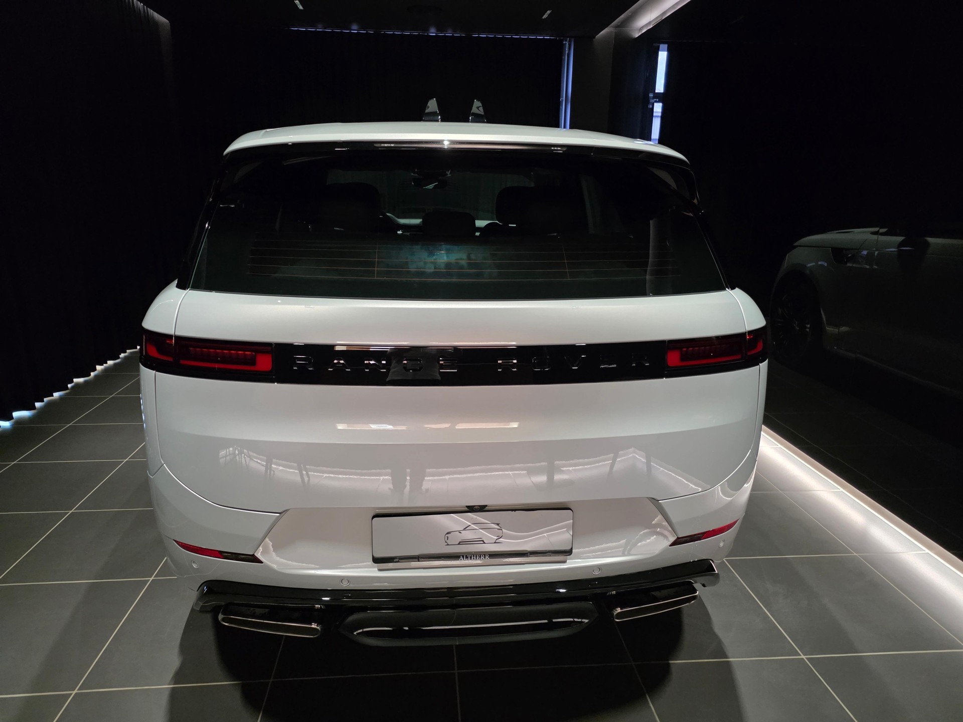 LAND ROVER Range Rover Sport 3.0 I6 P460e SE Dynamic-image-2