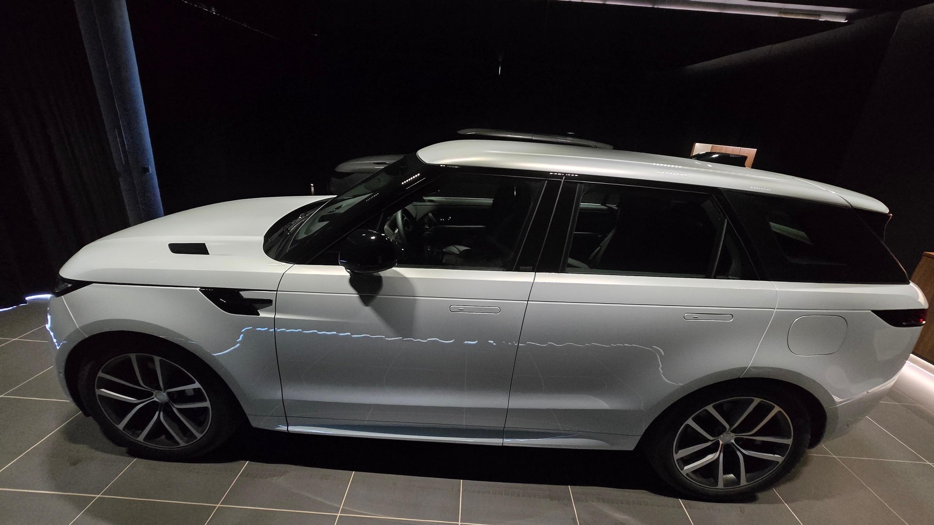 LAND ROVER Range Rover Sport 3.0 I6 P460e SE Dynamic-showroom-element-1