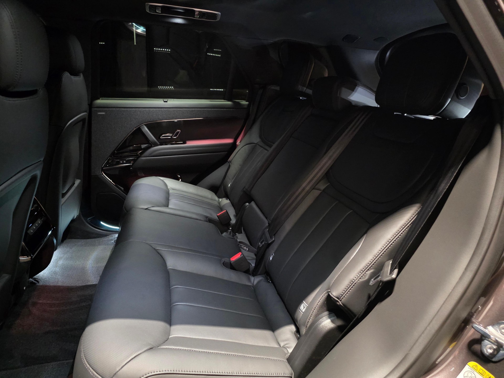 LAND ROVER Range Rover Sport 3.0 I6 P460e SE Dynamic-image-4