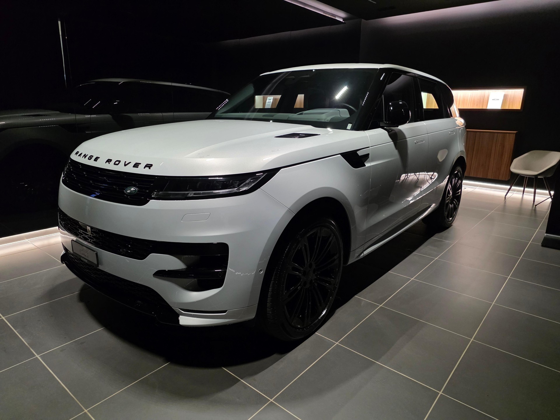 LAND ROVER Range Rover Sport 3.0 I6 P460e SE Dynamic-image-0