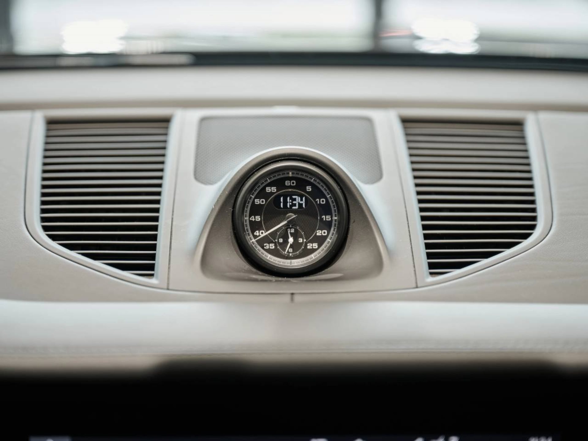 PORSCHE Macan T-image-29