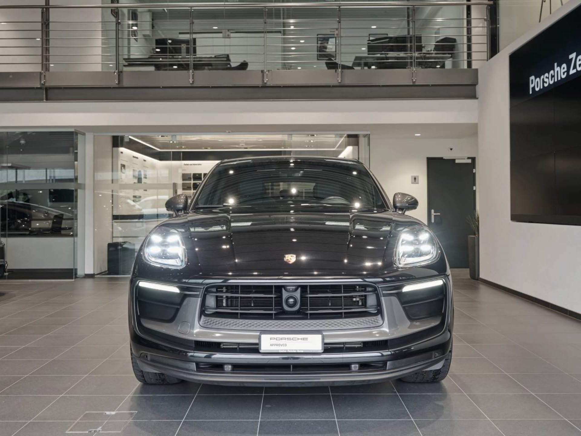 PORSCHE Macan T-image-9