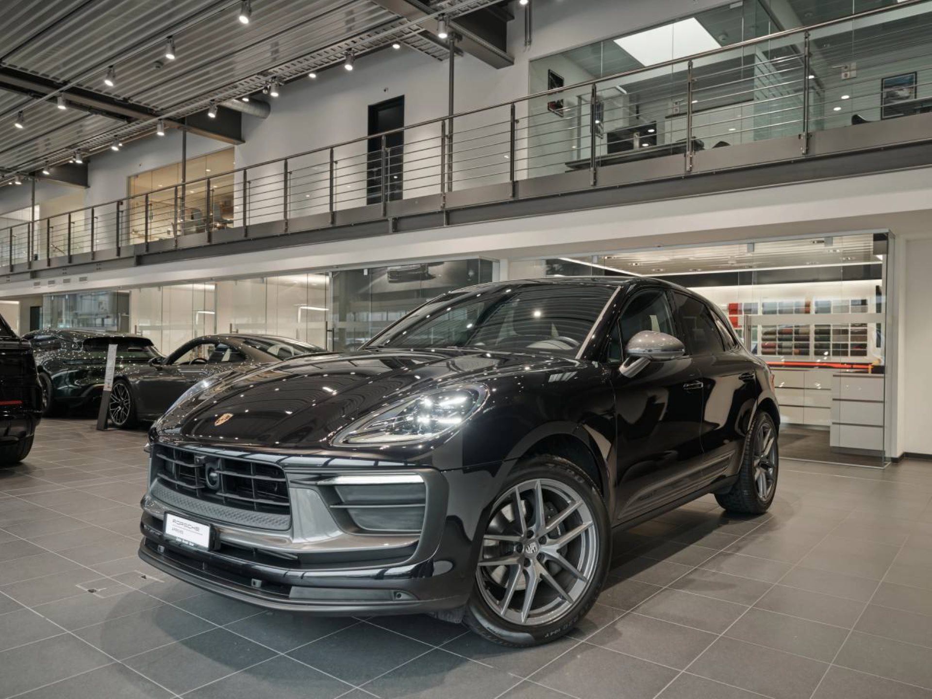 PORSCHE Macan T-image-8
