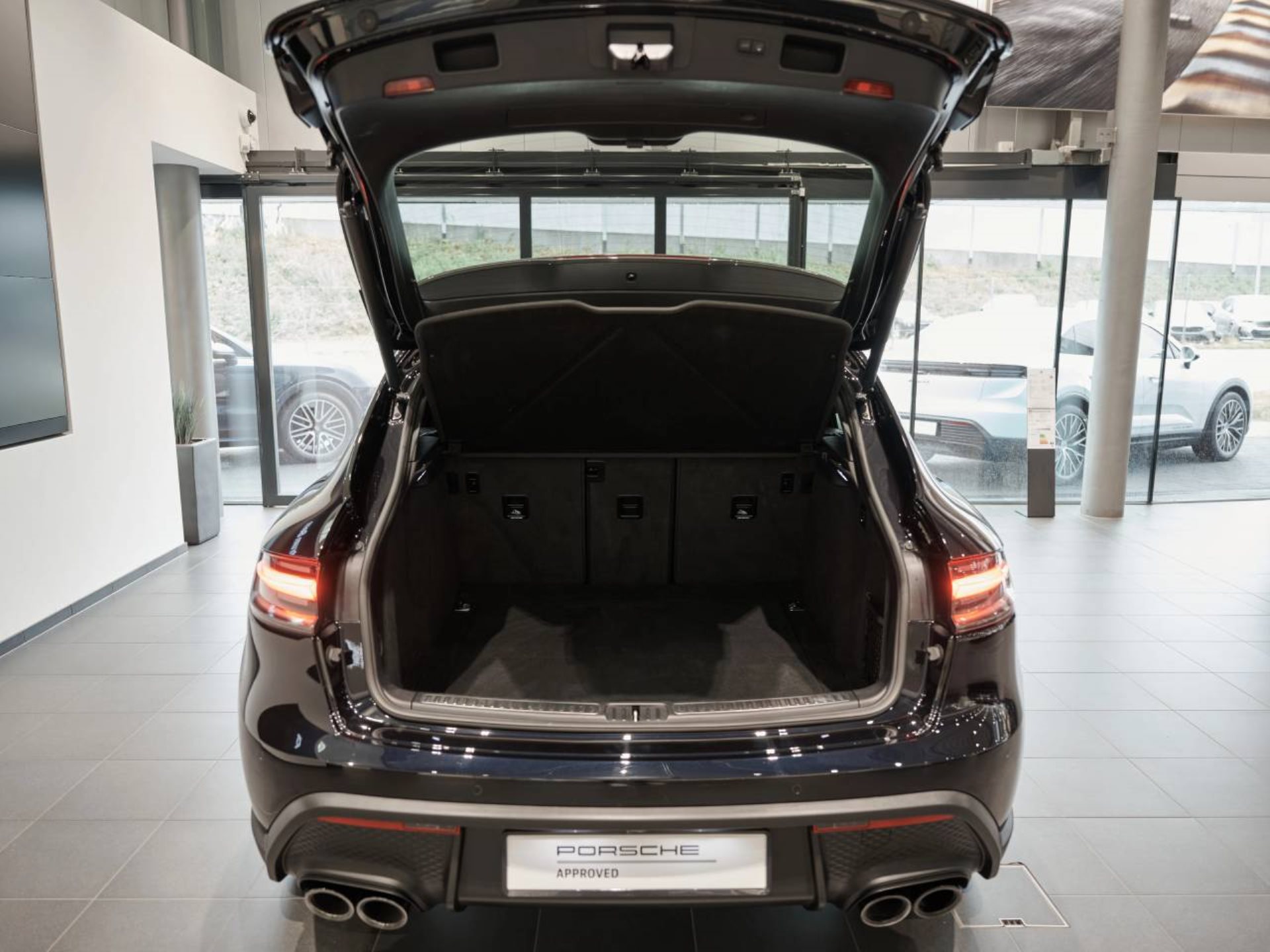 PORSCHE Macan T-image-6