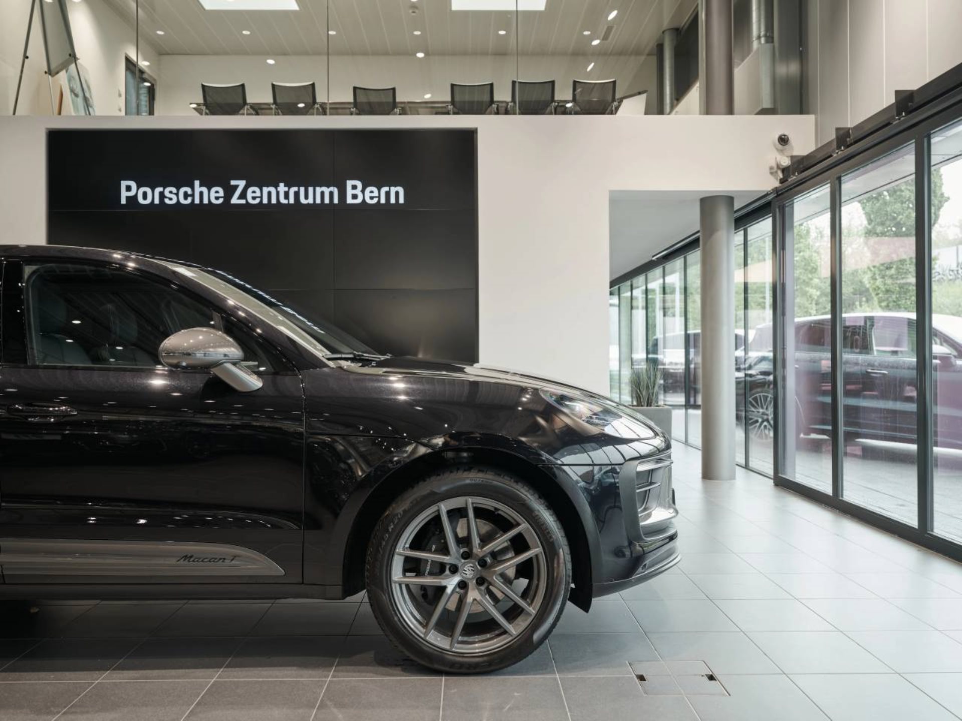 PORSCHE Macan T-image-11