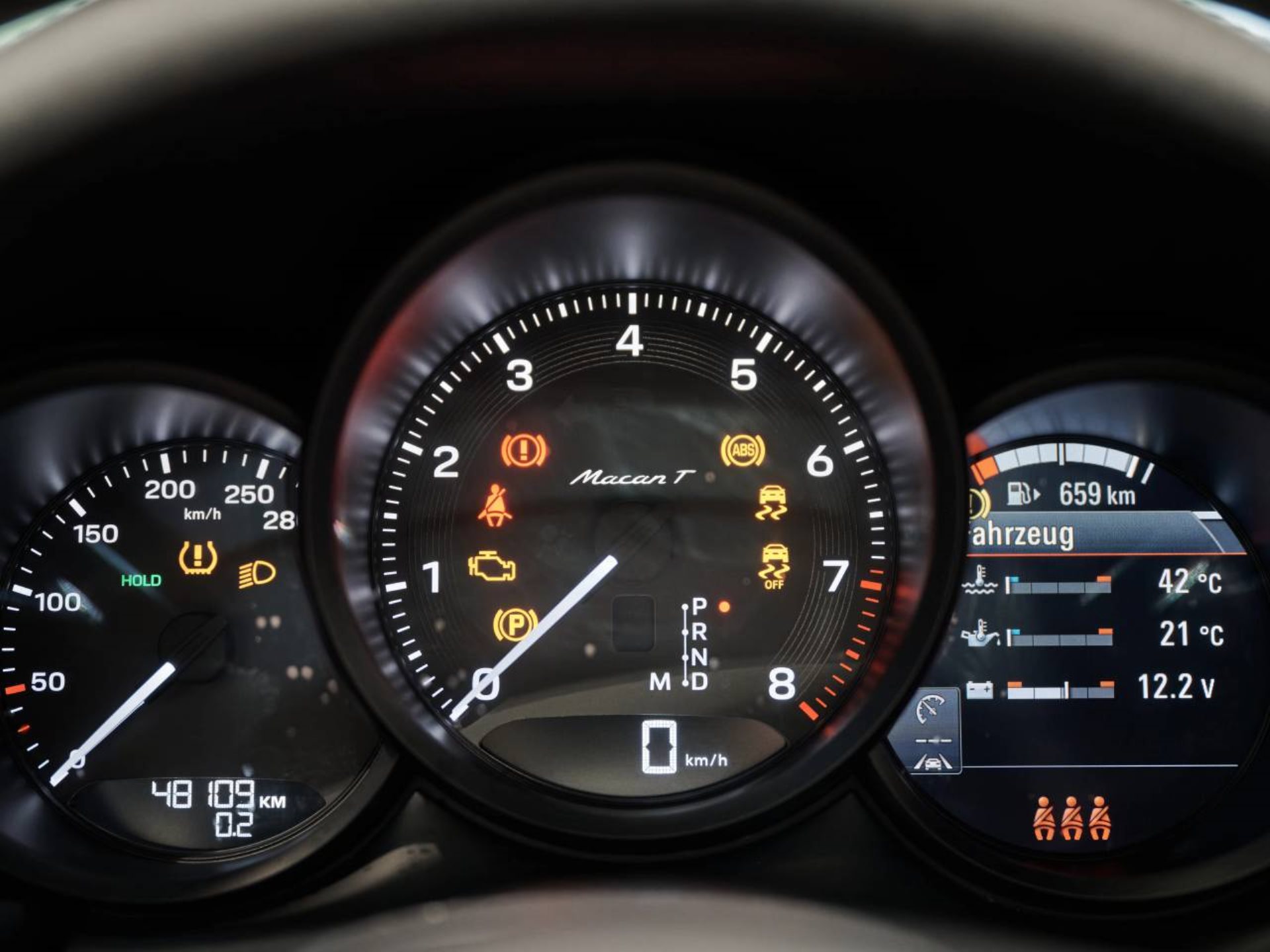 PORSCHE Macan T-image-14