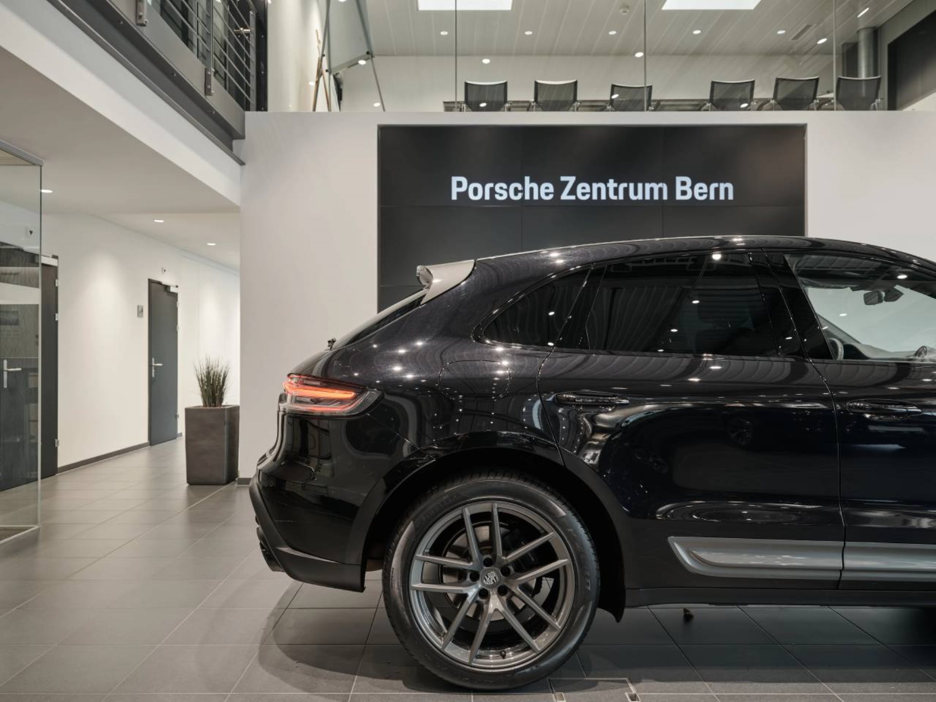 PORSCHE Macan T-image-10