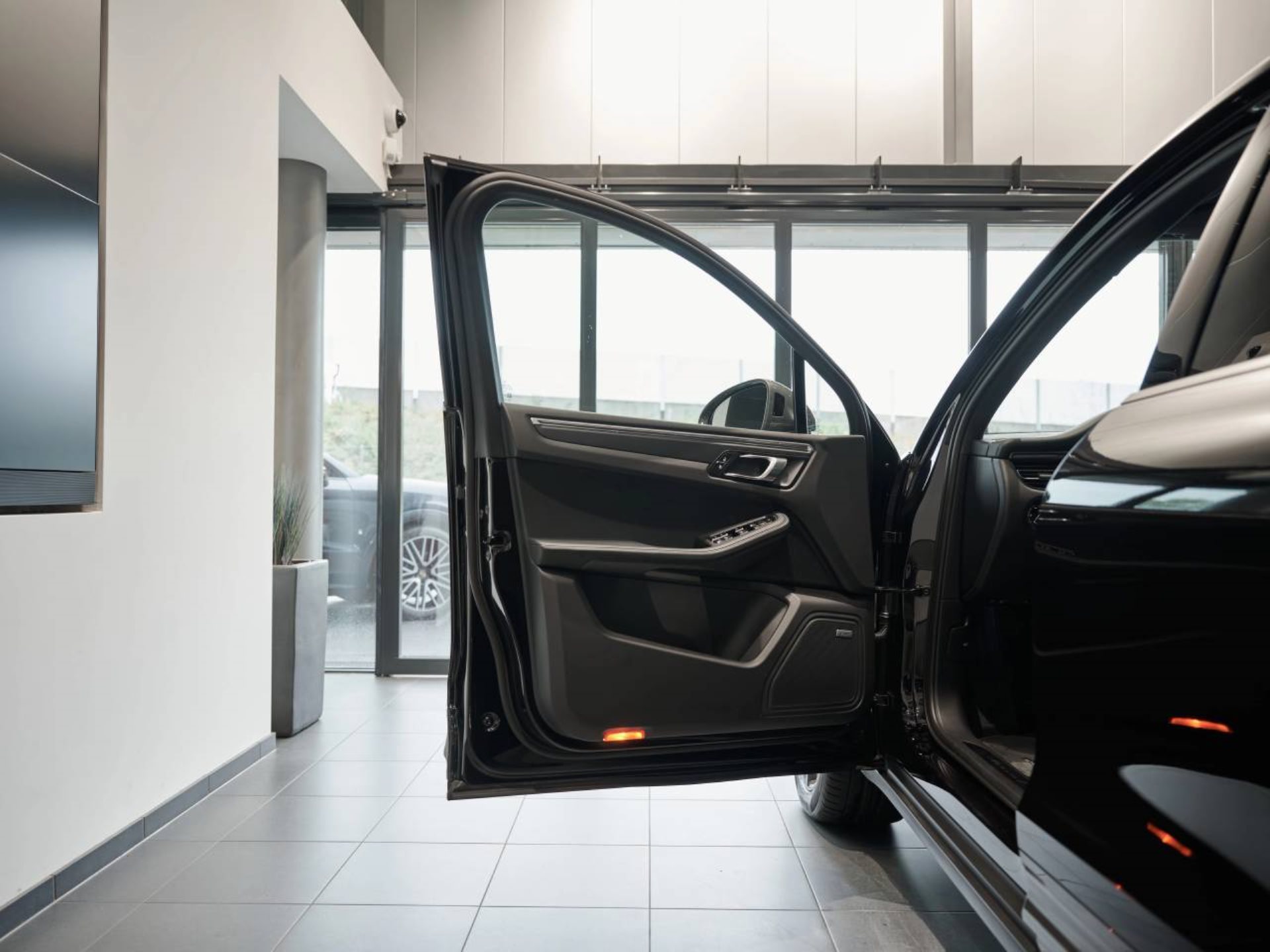 PORSCHE Macan T-image-19