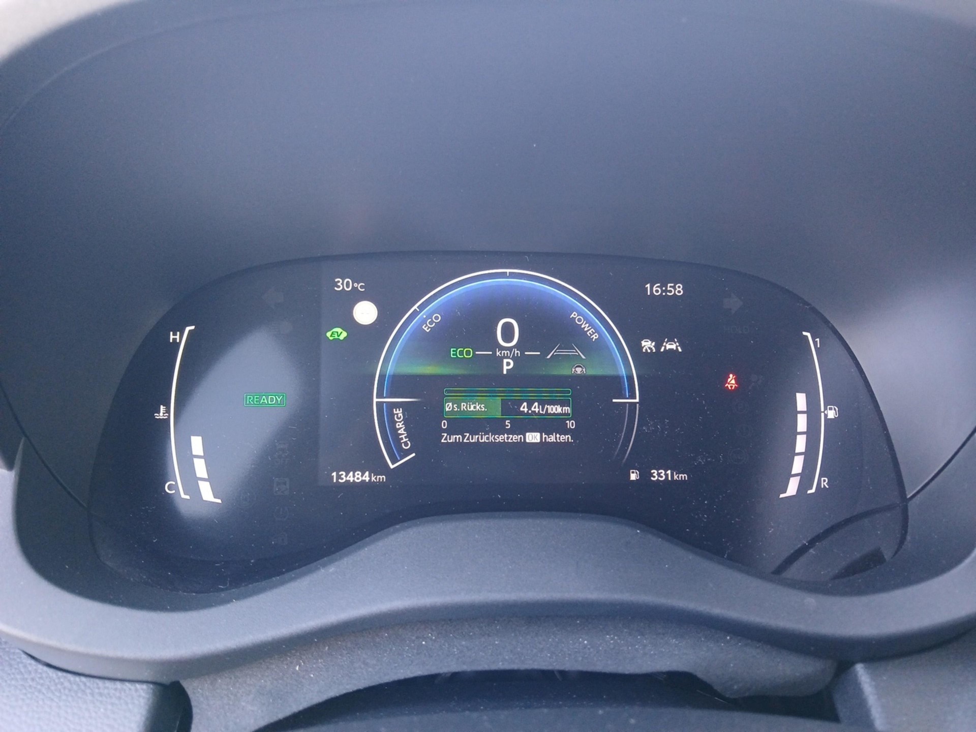 TOYOTA Yaris 1.5 VVT-i HSD Trend-image-14