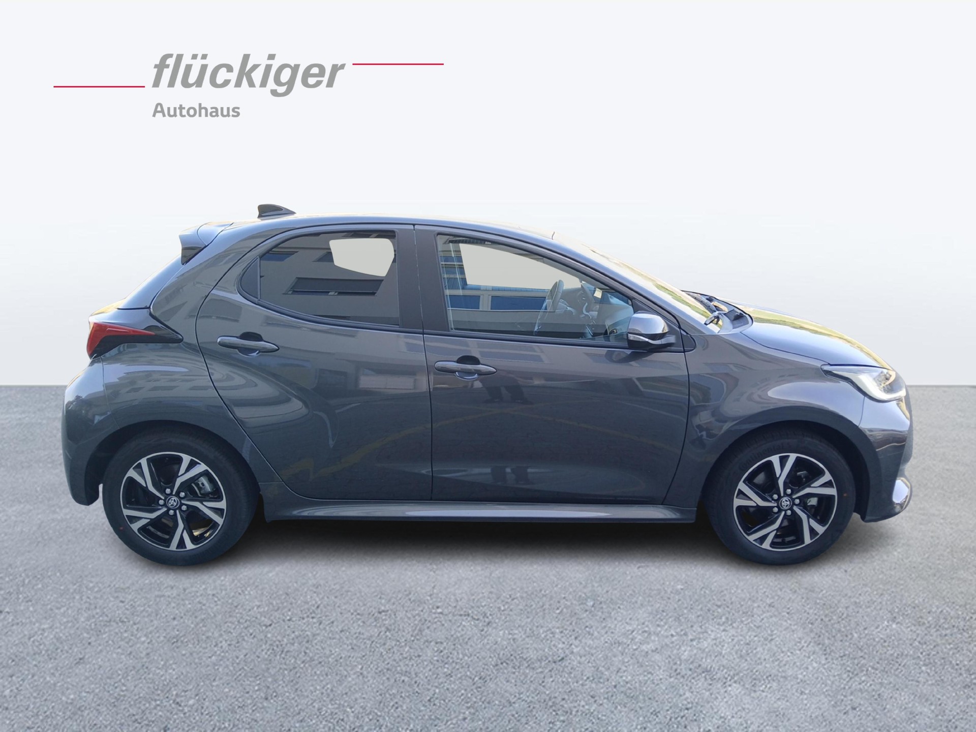 TOYOTA Yaris 1.5 VVT-i HSD Trend-image-3