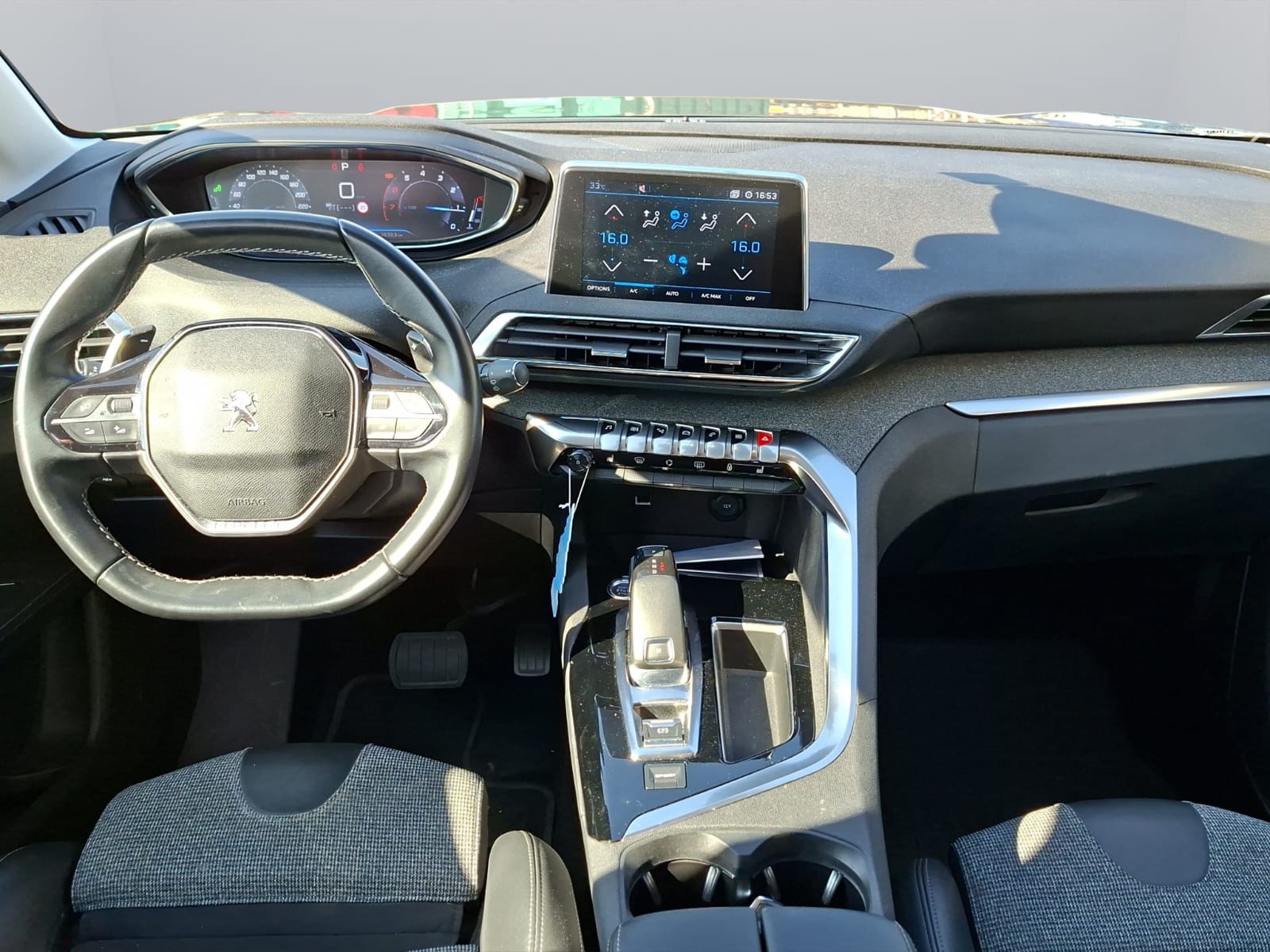 PEUGEOT 3008 1.2 PureTech Allure EAT-image-11