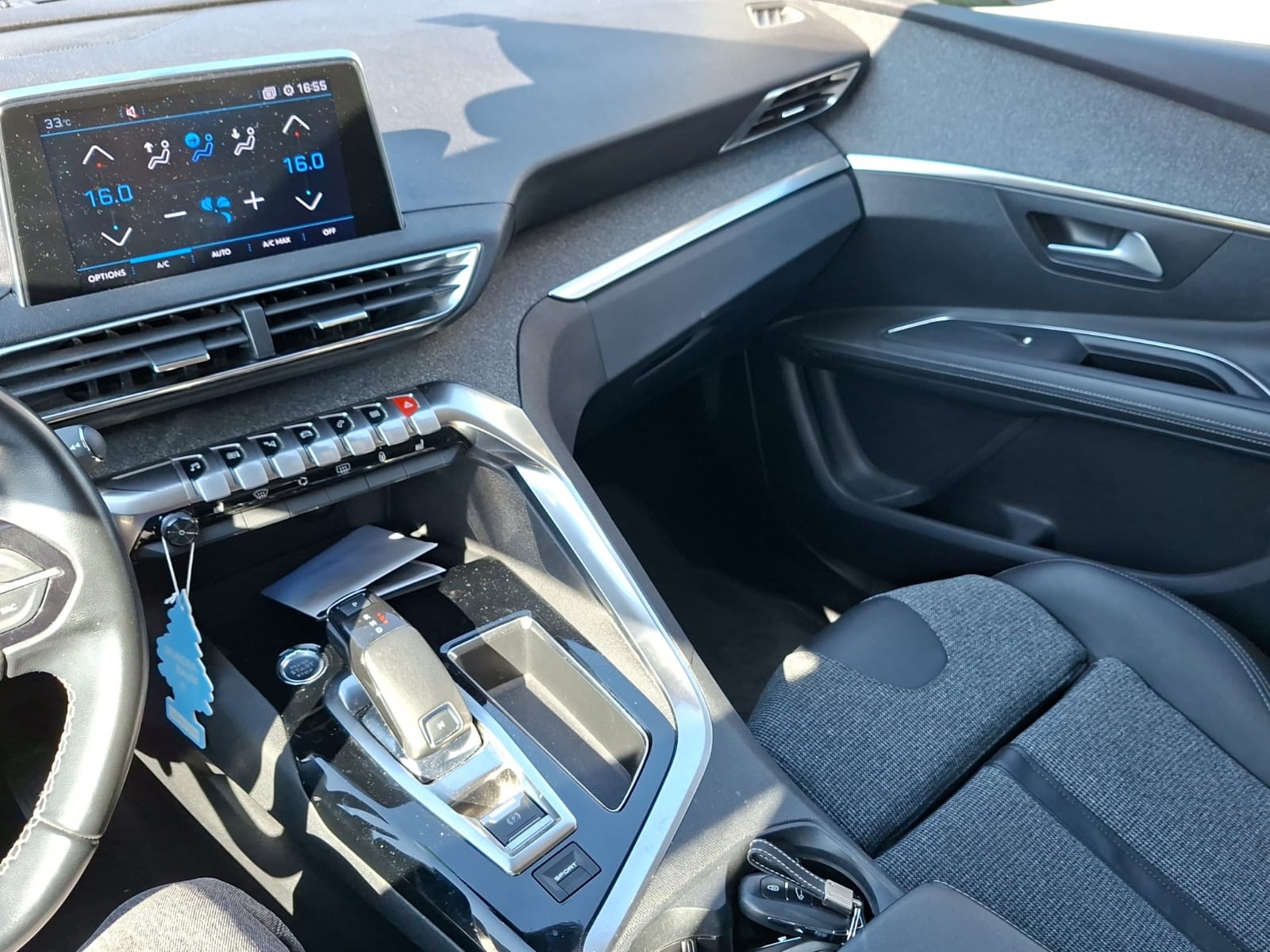 PEUGEOT 3008 1.2 PureTech Allure EAT-image-12