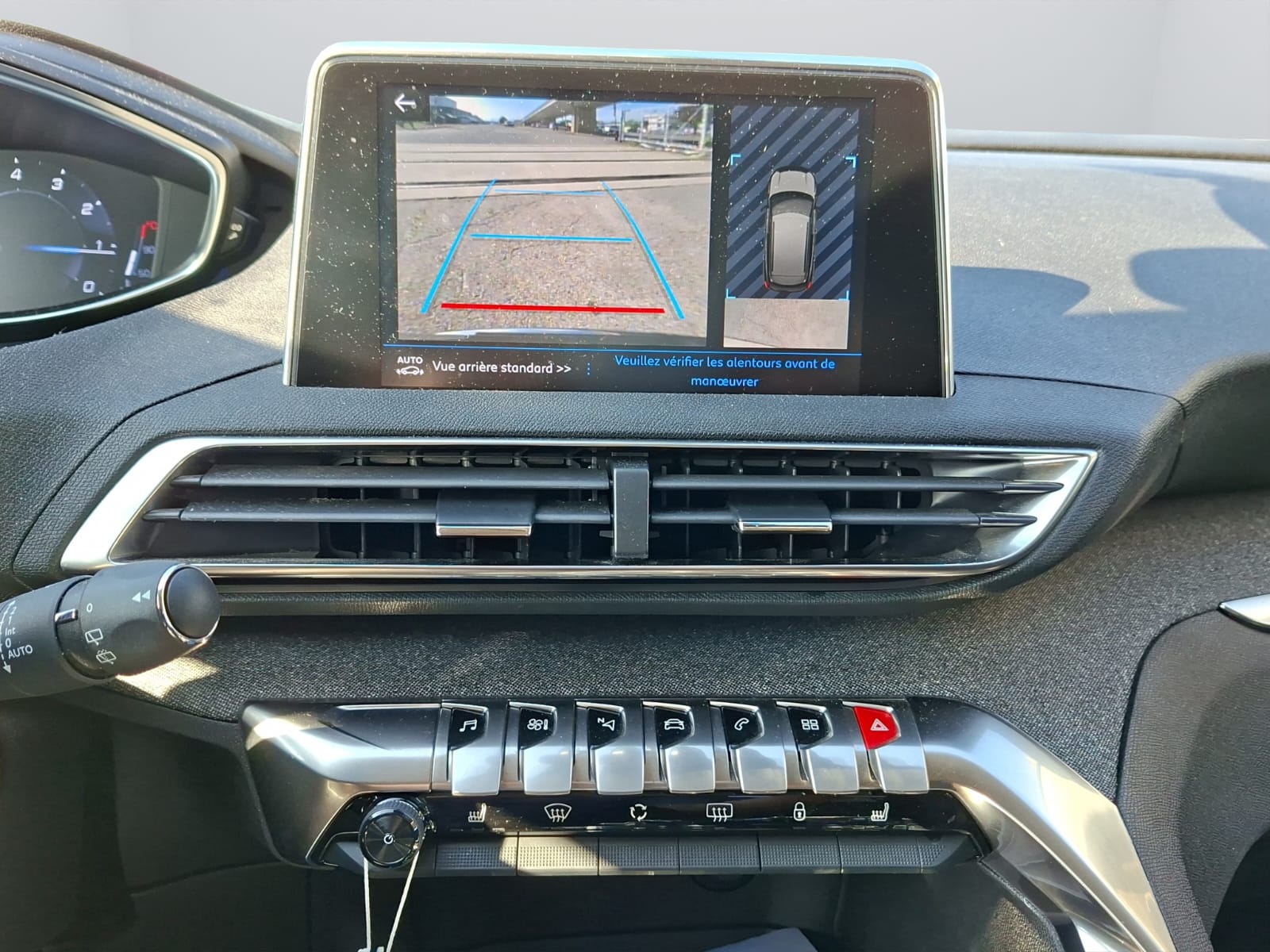 PEUGEOT 3008 1.2 PureTech Allure EAT-image-14