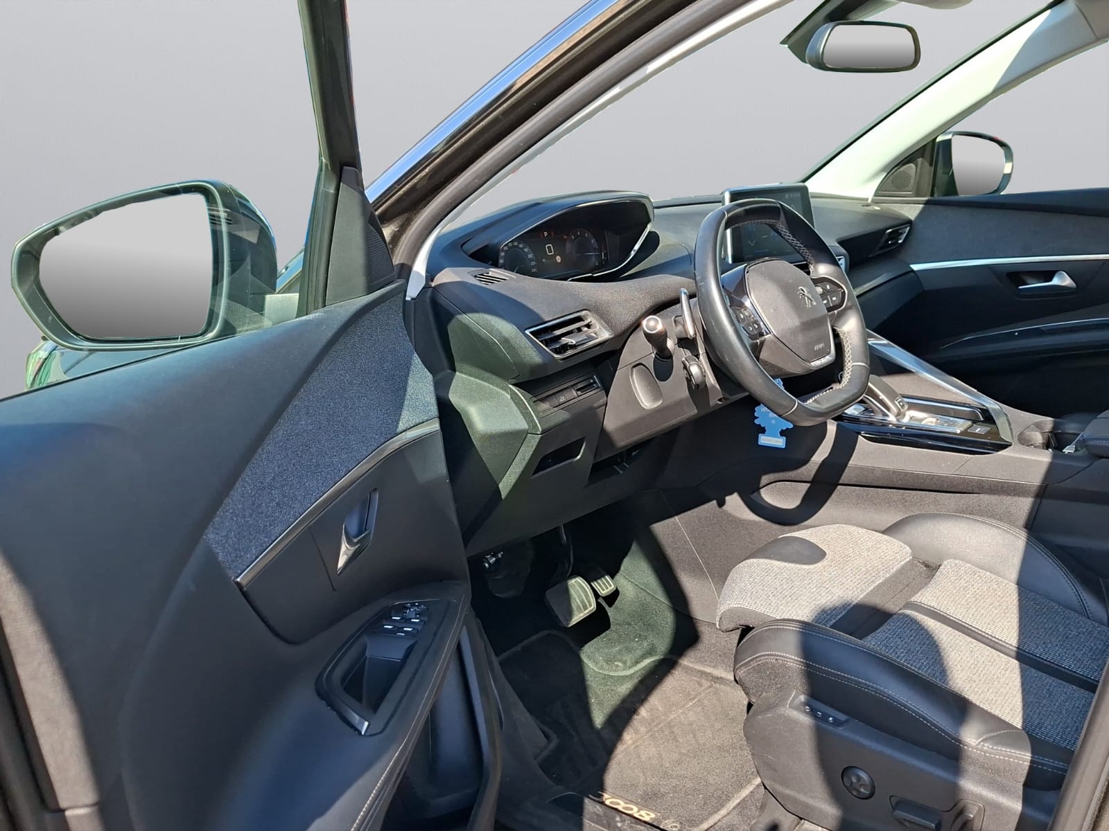 PEUGEOT 3008 1.2 PureTech Allure EAT-image-9