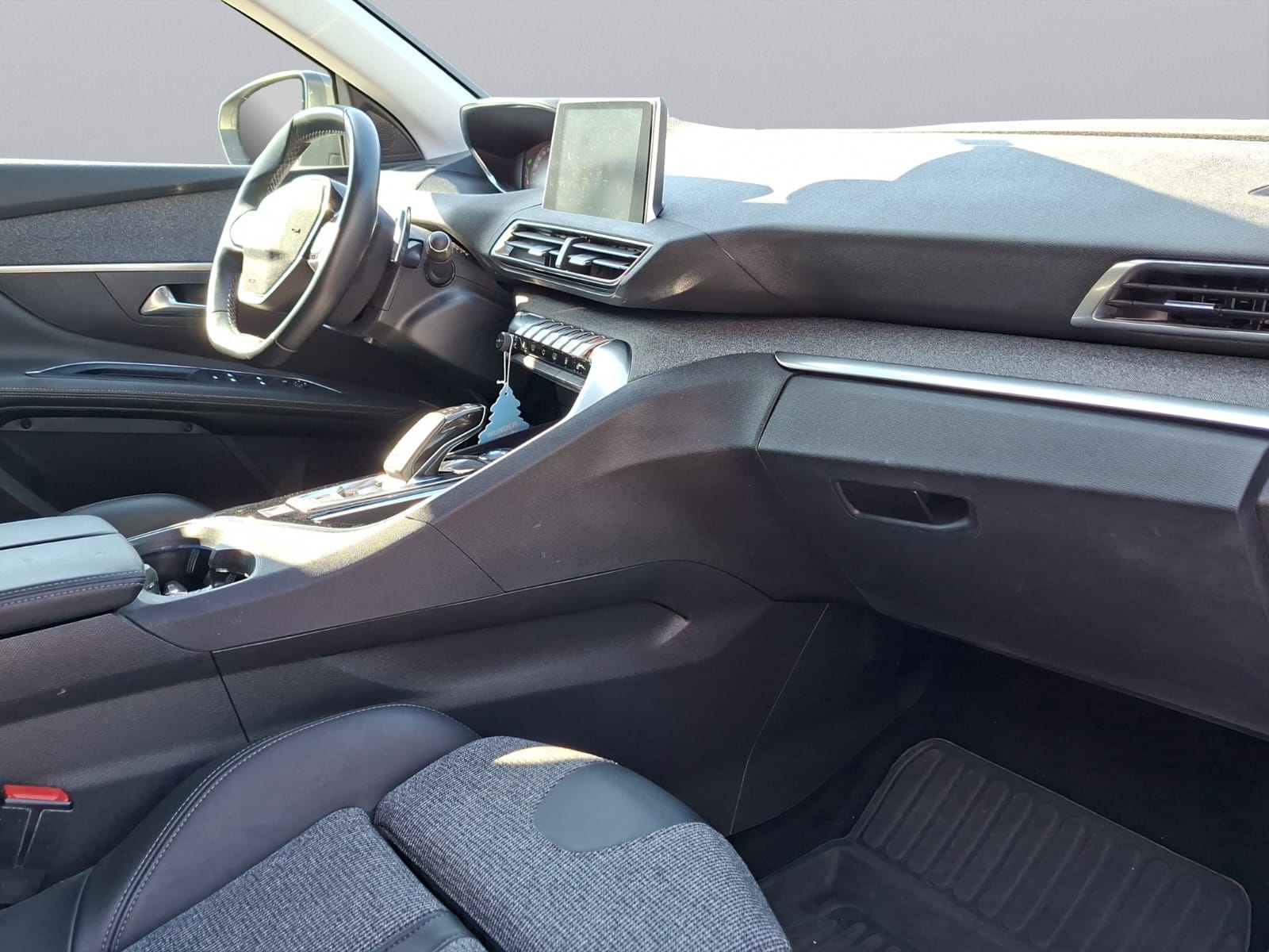 PEUGEOT 3008 1.2 PureTech Allure EAT-image-10