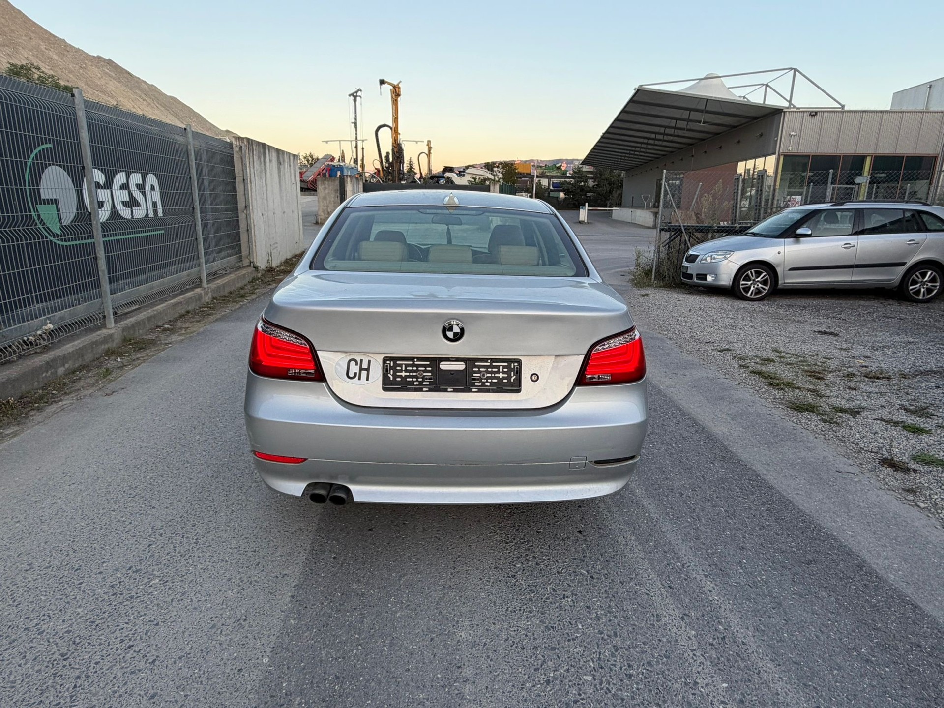 BMW 525xi-image-3