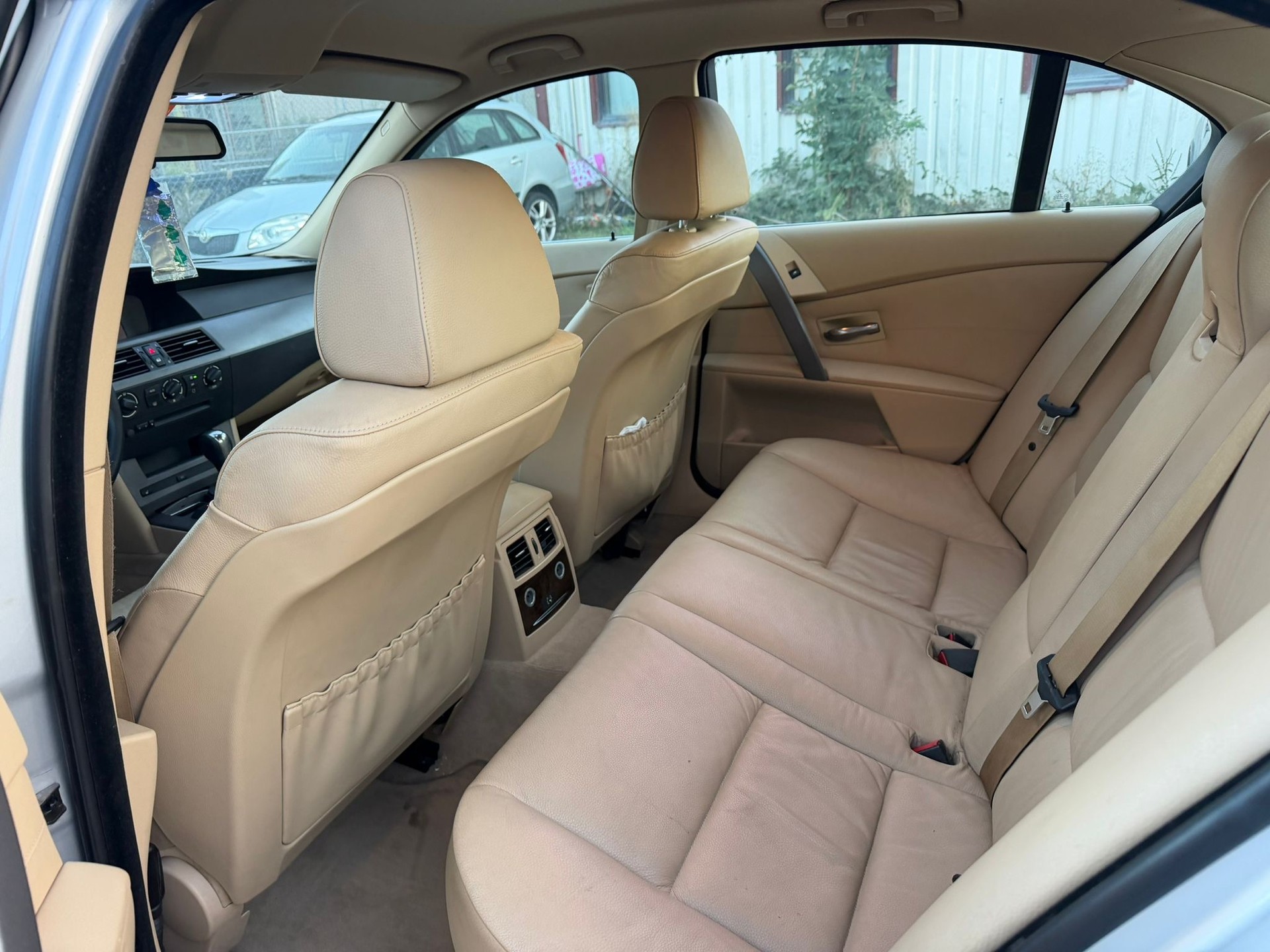 BMW 525xi-image-11