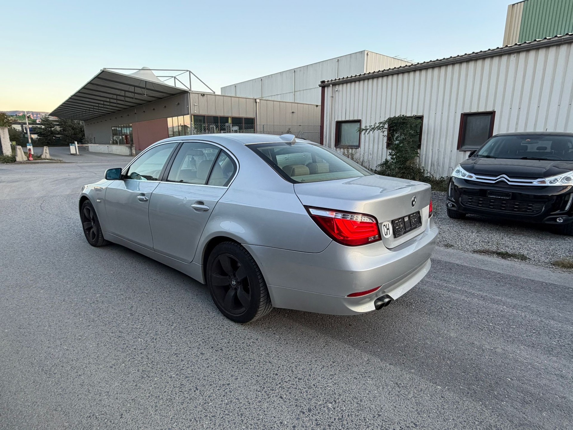 BMW 525xi-image-5