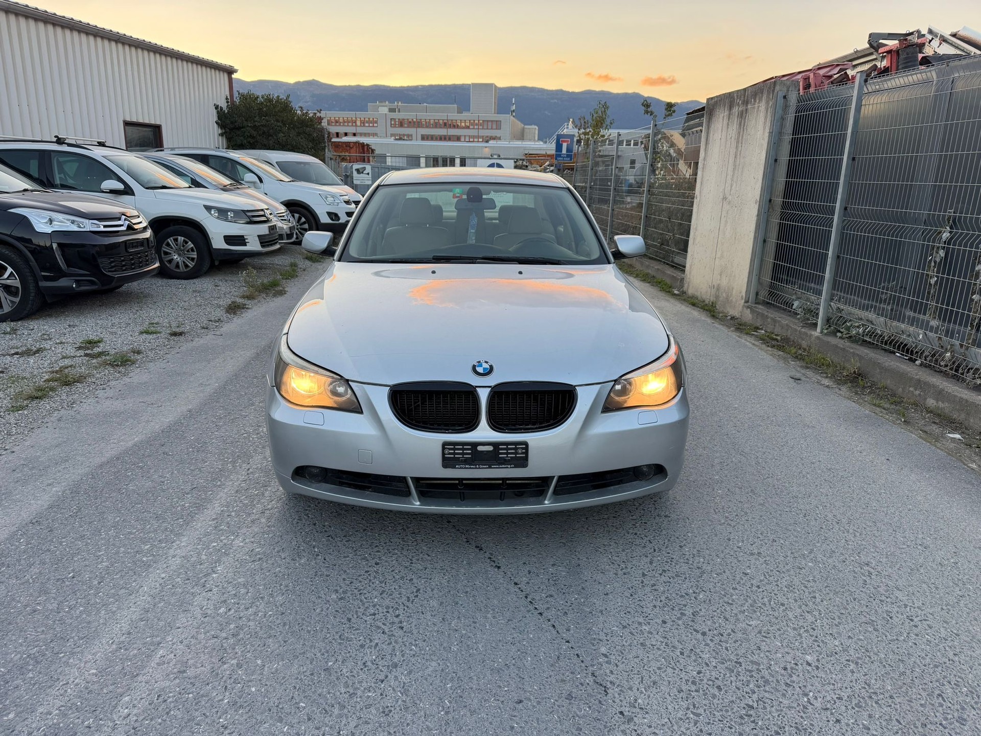 BMW 525xi-image-0