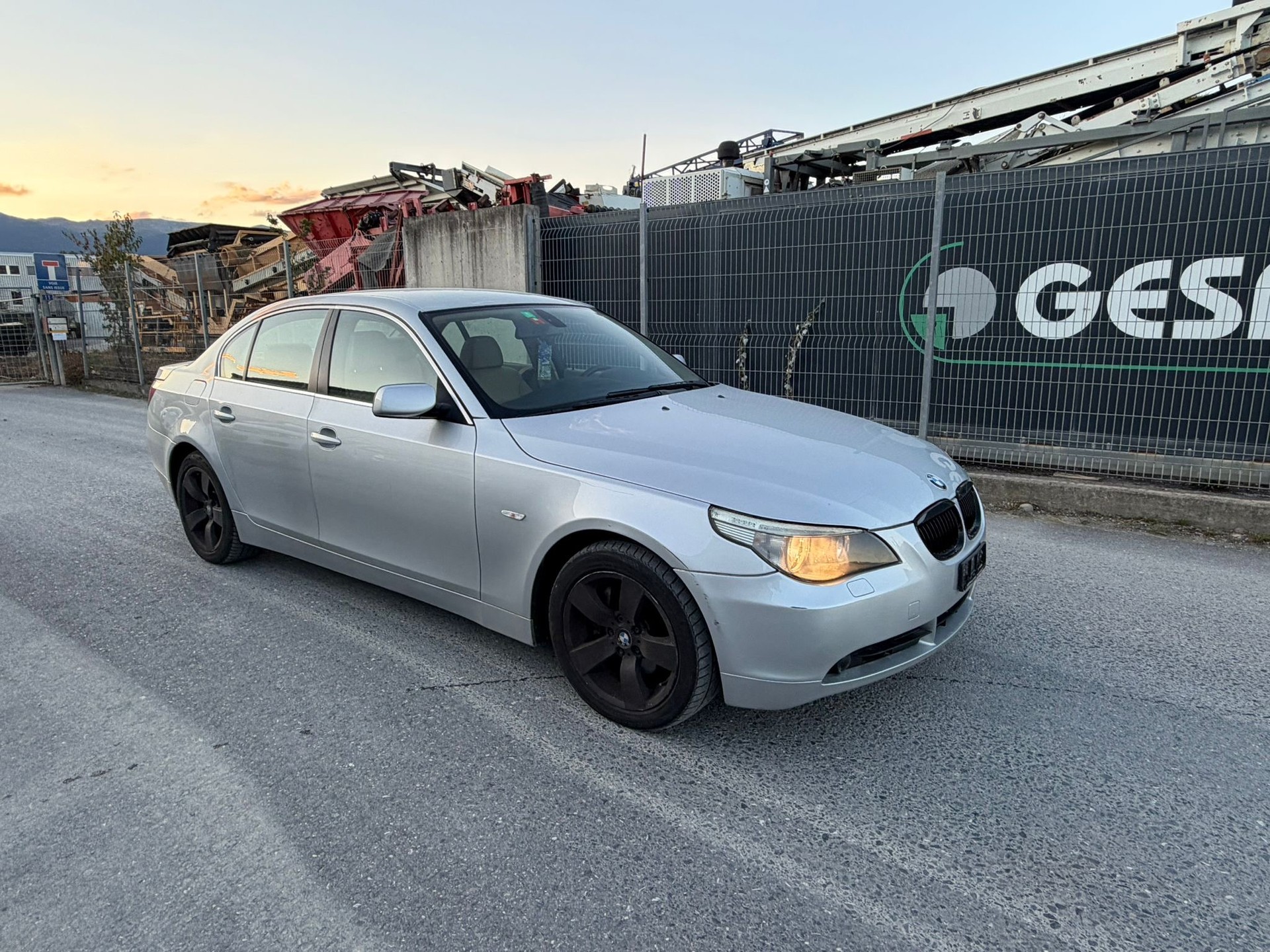 BMW 525xi-image-2