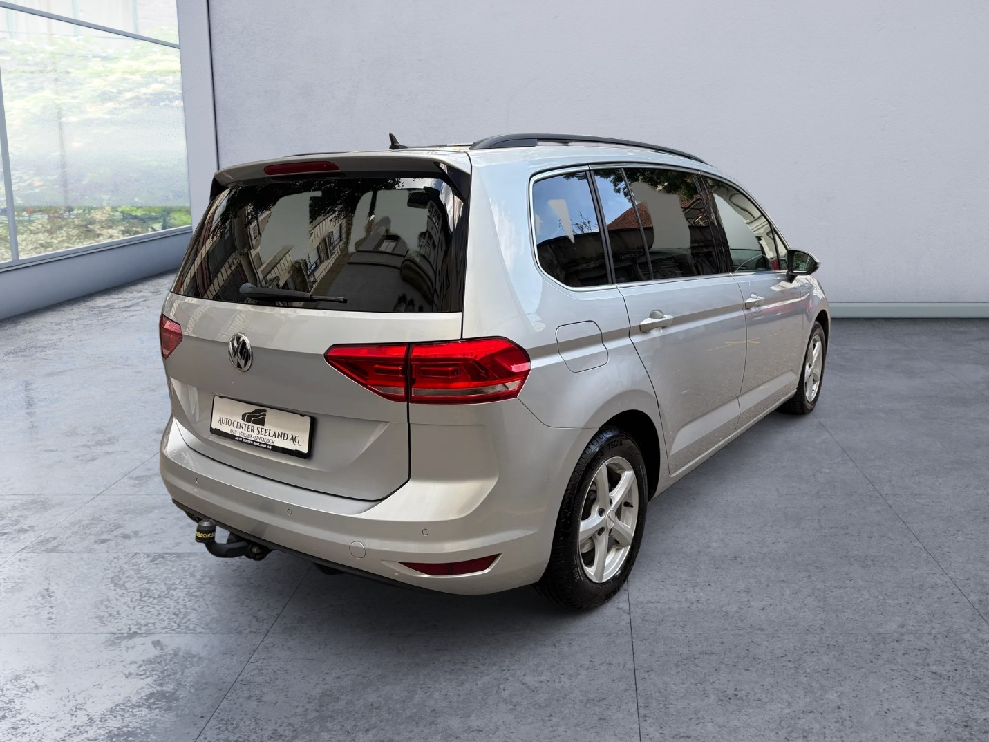VW Touran 2.0 TDI BlueMotion Technology Comfortline DSG-image-4