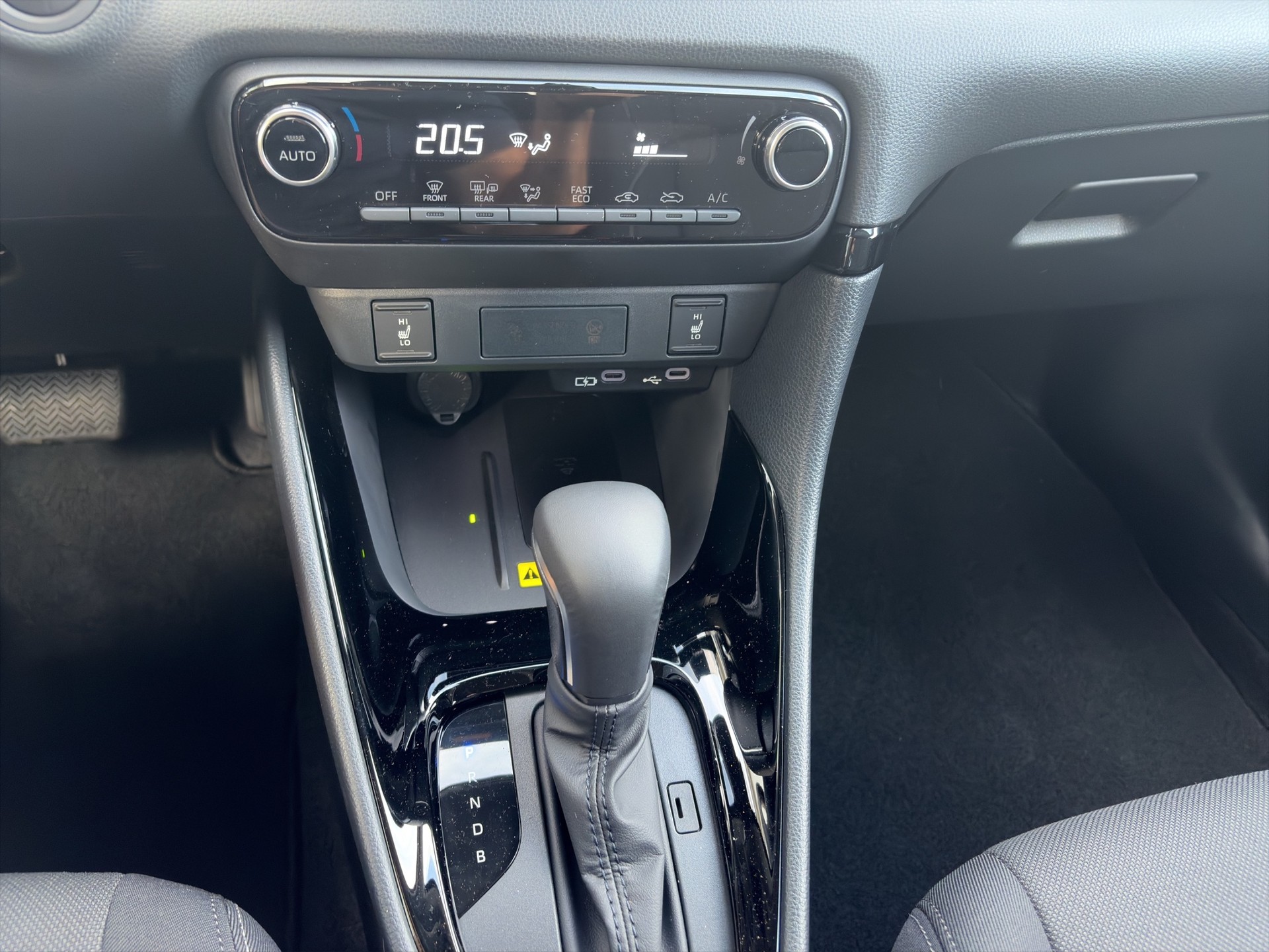 TOYOTA Yaris 1.5 Trend e-CVT-image-11