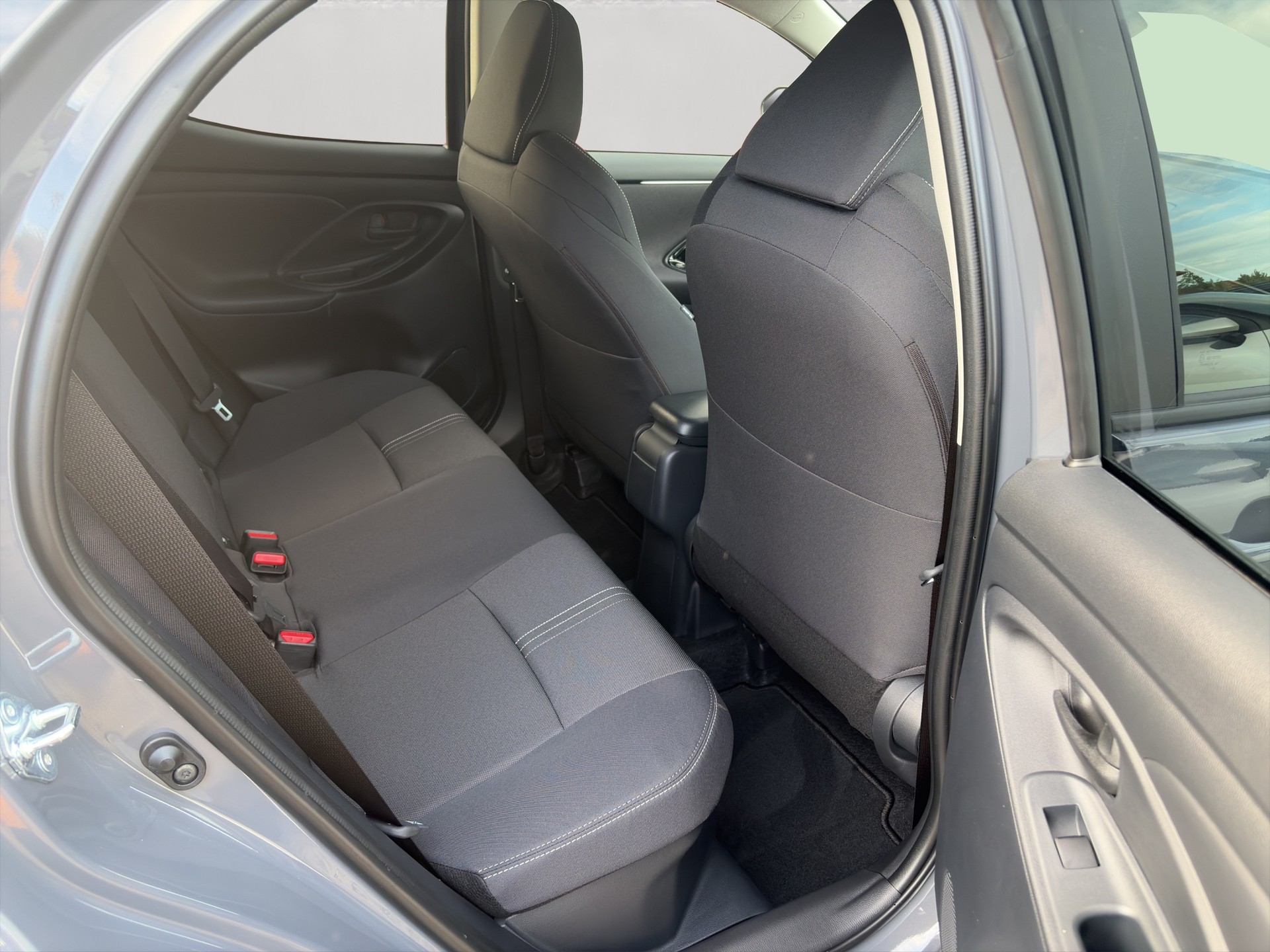 TOYOTA Yaris 1.5 Trend e-CVT-image-9