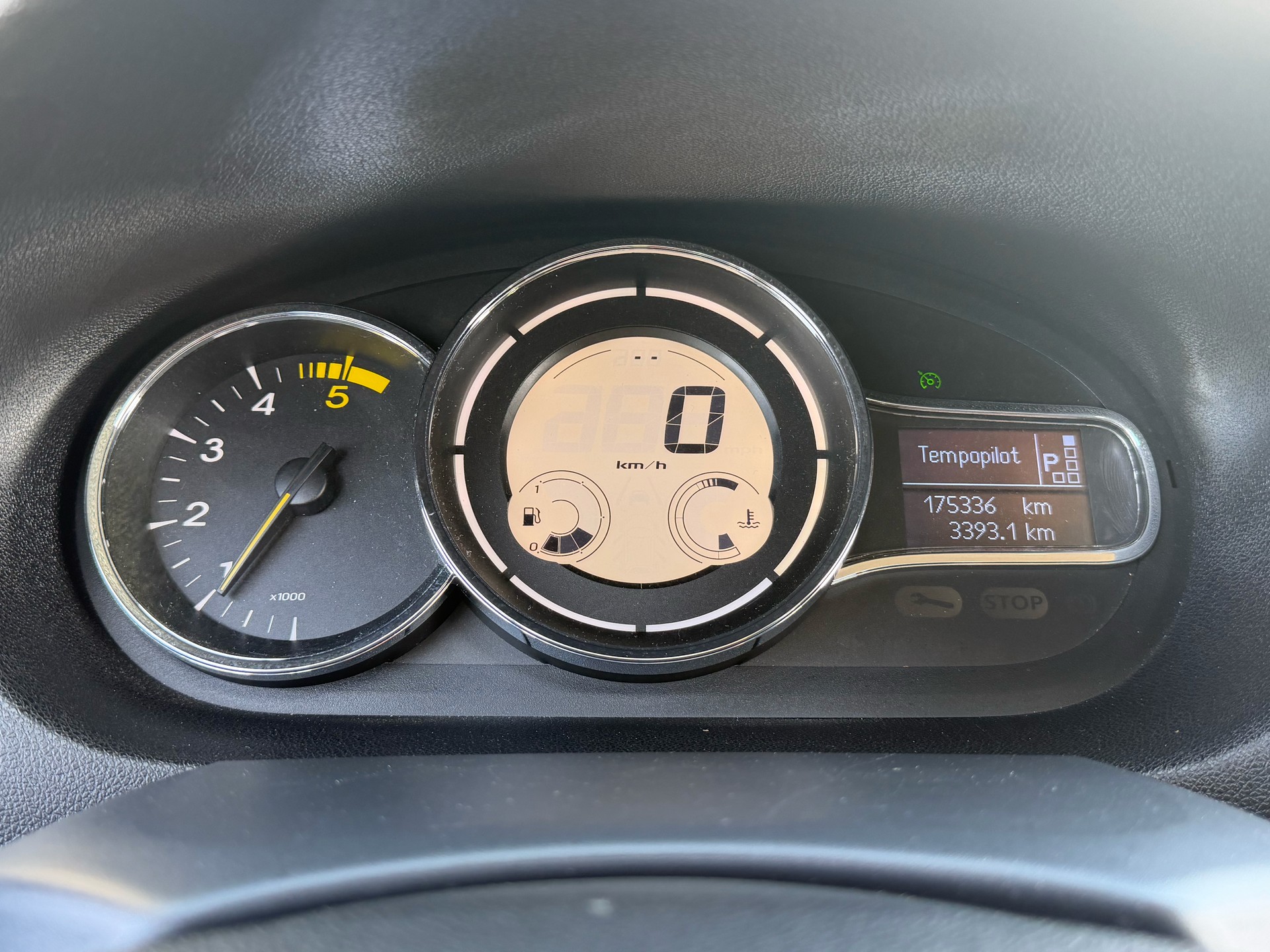 RENAULT Mégane Grandtour 1.5 dCi Limited EDC-image-18