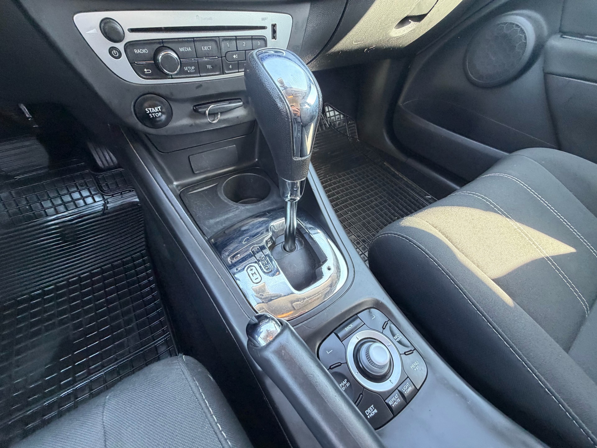 RENAULT Mégane Grandtour 1.5 dCi Limited EDC-image-12