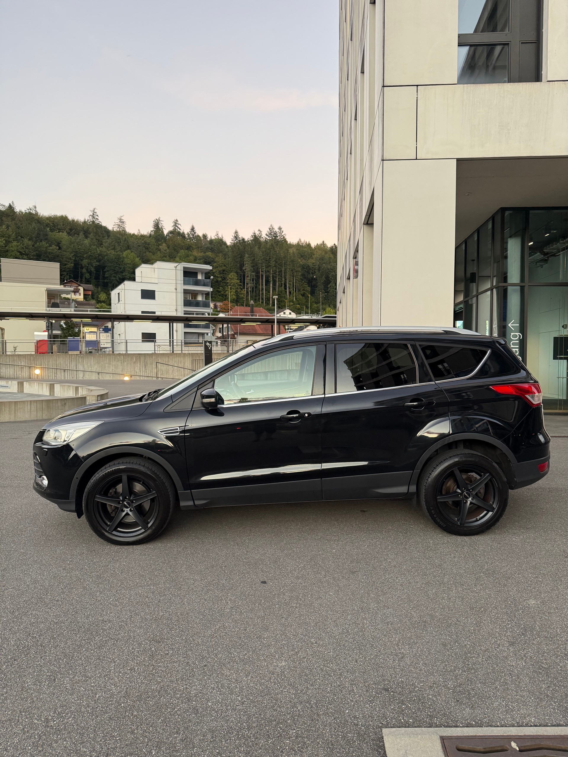 FORD Kuga 2.0 TDCi Carving 4WD-image-2
