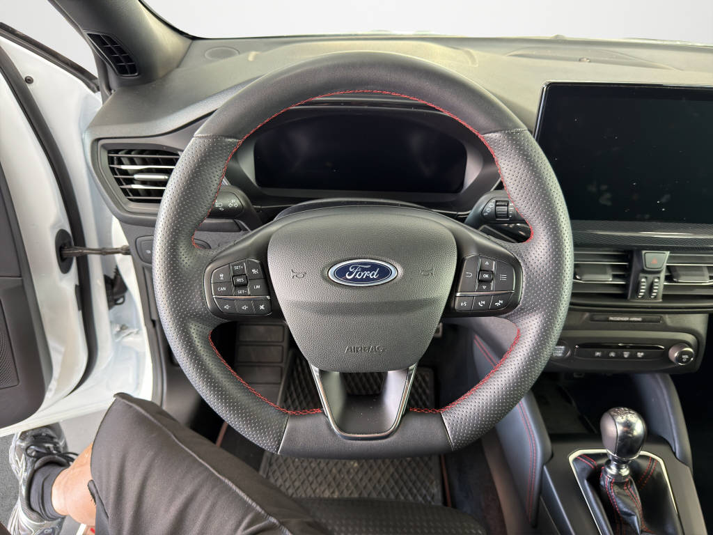 FORD Focus 1.0i EcoB Hybrid 155 ST-Line X-image-9