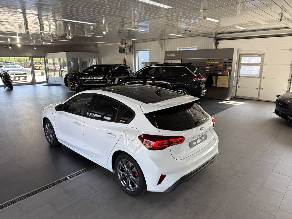 FORD Focus 1.0i EcoB Hybrid 155 ST-Line X-image-17
