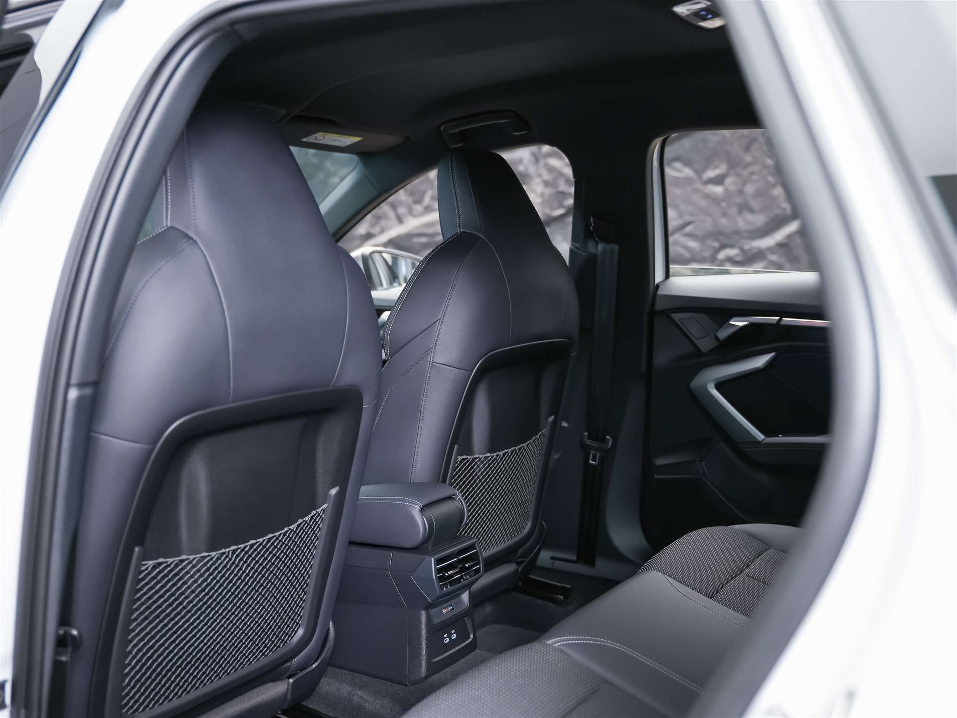 AUDI S3 Sportback TFSI quattro S-tronic*19"Felgen*Werksgarantie*Matrix-LED*Assistenten*-image-11