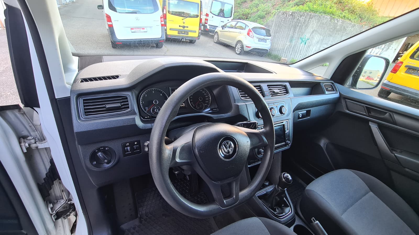 VW Caddy Maxi 2.0TDI 4Motion BlueMotion Technology ** Gr-Navi ** Klimaanlage ** Airbag ** PDC Hinten ** Frisch Ab MFK & Service **-image-16
