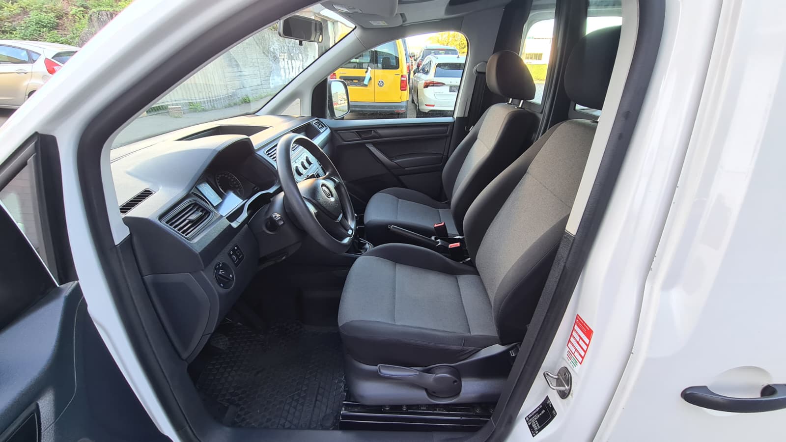 VW Caddy Maxi 2.0TDI 4Motion BlueMotion Technology ** Gr-Navi ** Klimaanlage ** Airbag ** PDC Hinten ** Frisch Ab MFK & Service **-image-18
