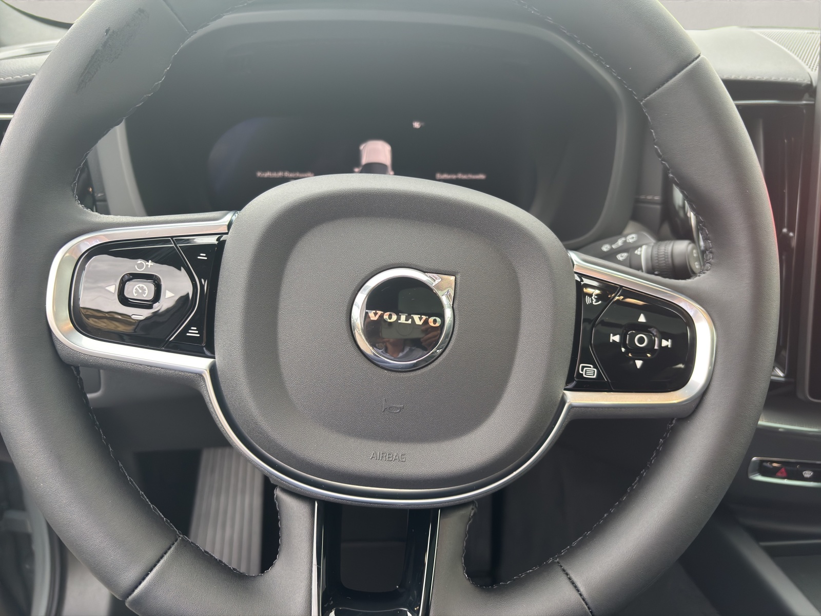 VOLVO XC60 2.0 T6 TE Ultra Dark eAWD-image-7