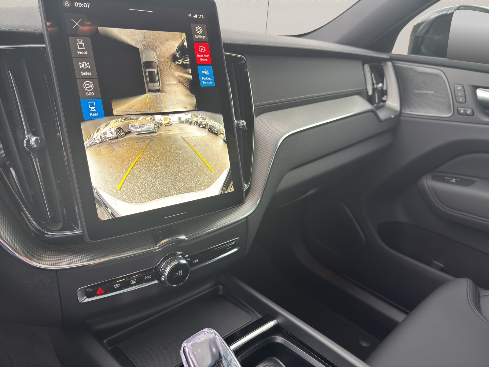 VOLVO XC60 2.0 T6 TE Ultra Dark eAWD-image-8