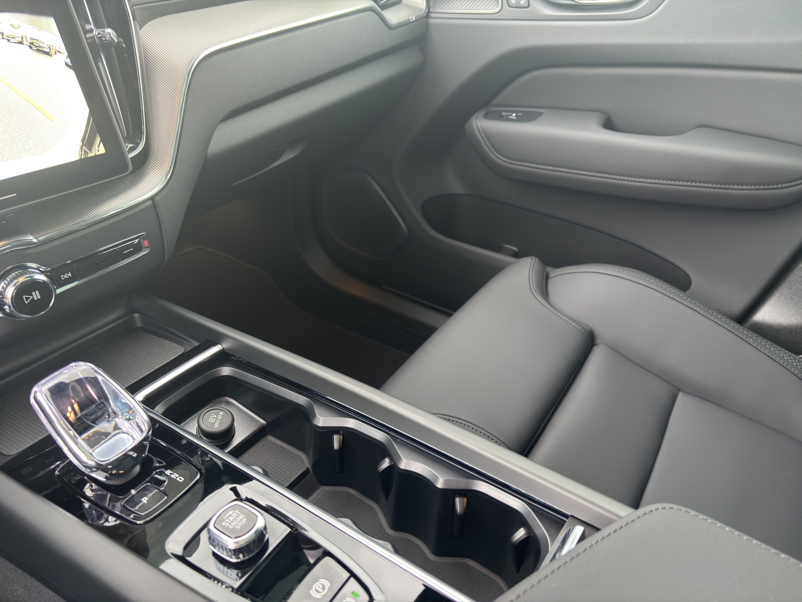 VOLVO XC60 2.0 T6 TE Ultra Dark eAWD-image-10