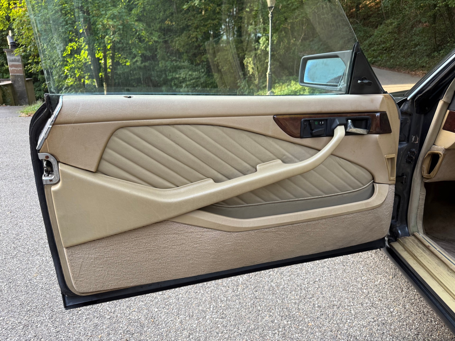 MERCEDES-BENZ 560 SEC Automatic-image-12