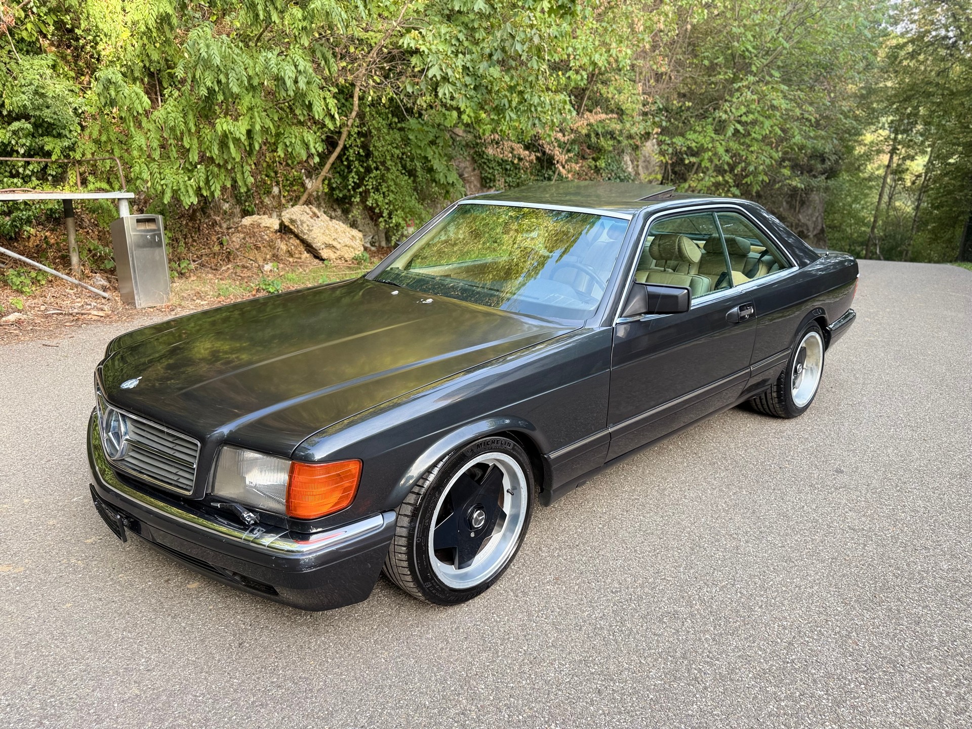 MERCEDES-BENZ 560 SEC Automatic-image-2