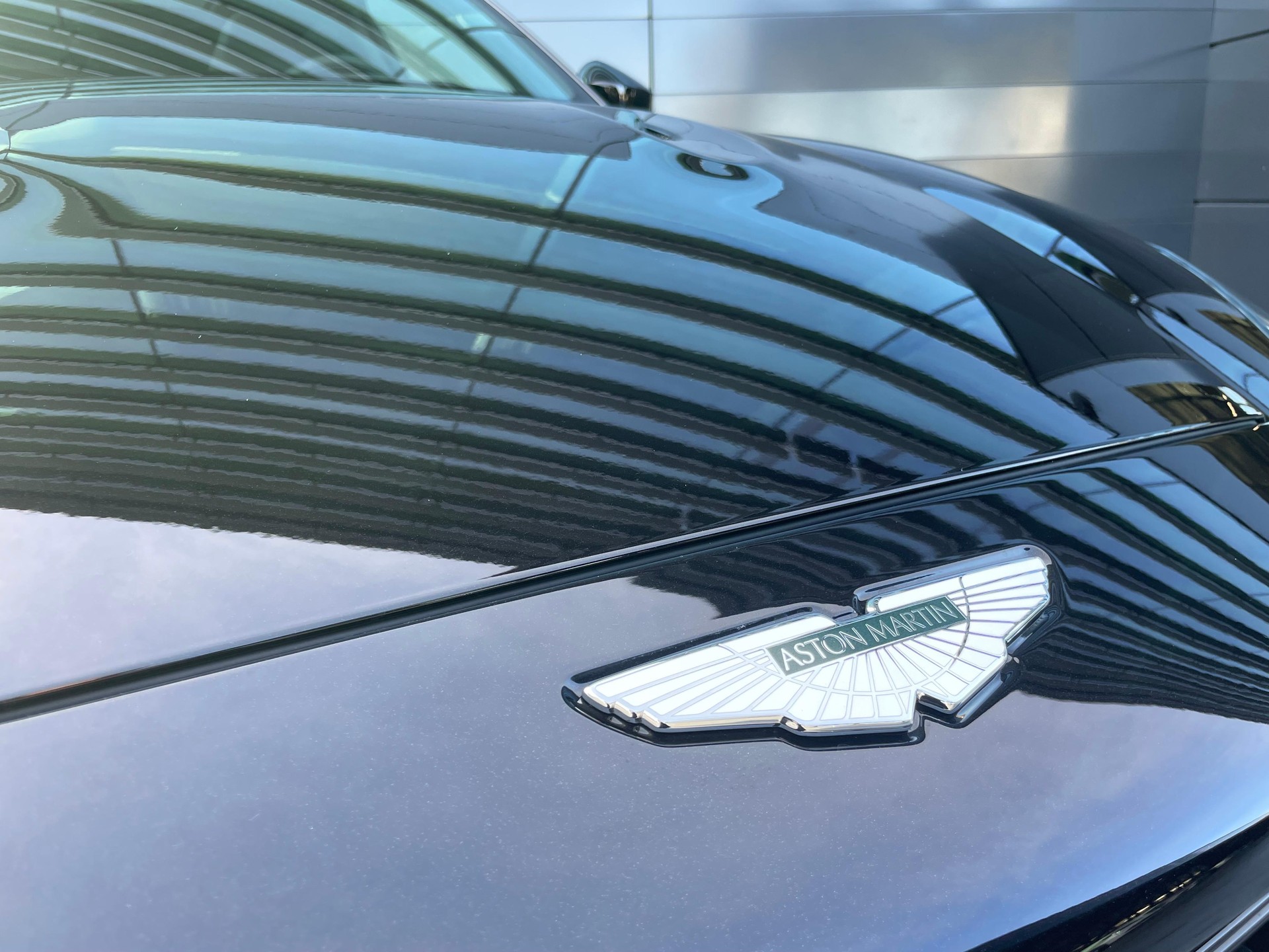 ASTON MARTIN DBX 707 4.0 V8 Bi-Turbo-image-14
