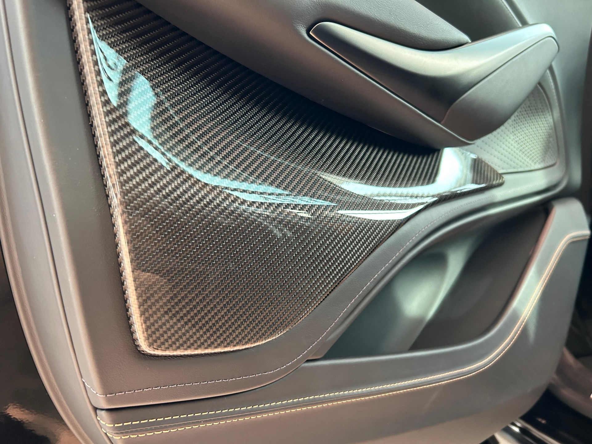 ASTON MARTIN DBX 707 4.0 V8 Bi-Turbo-image-18