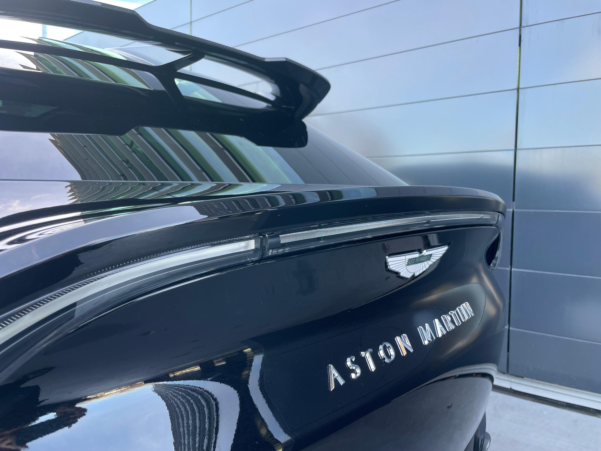 ASTON MARTIN DBX 707 4.0 V8 Bi-Turbo-image-12