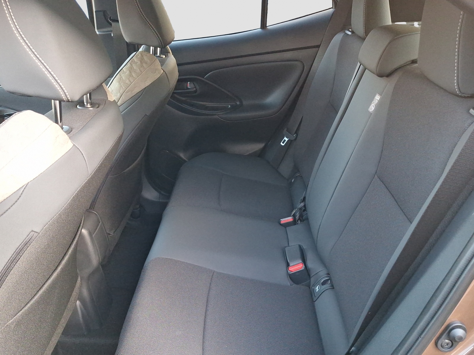 TOYOTA Yaris Cross 1.5 VVT-i HSD Premium AWD-i-image-10