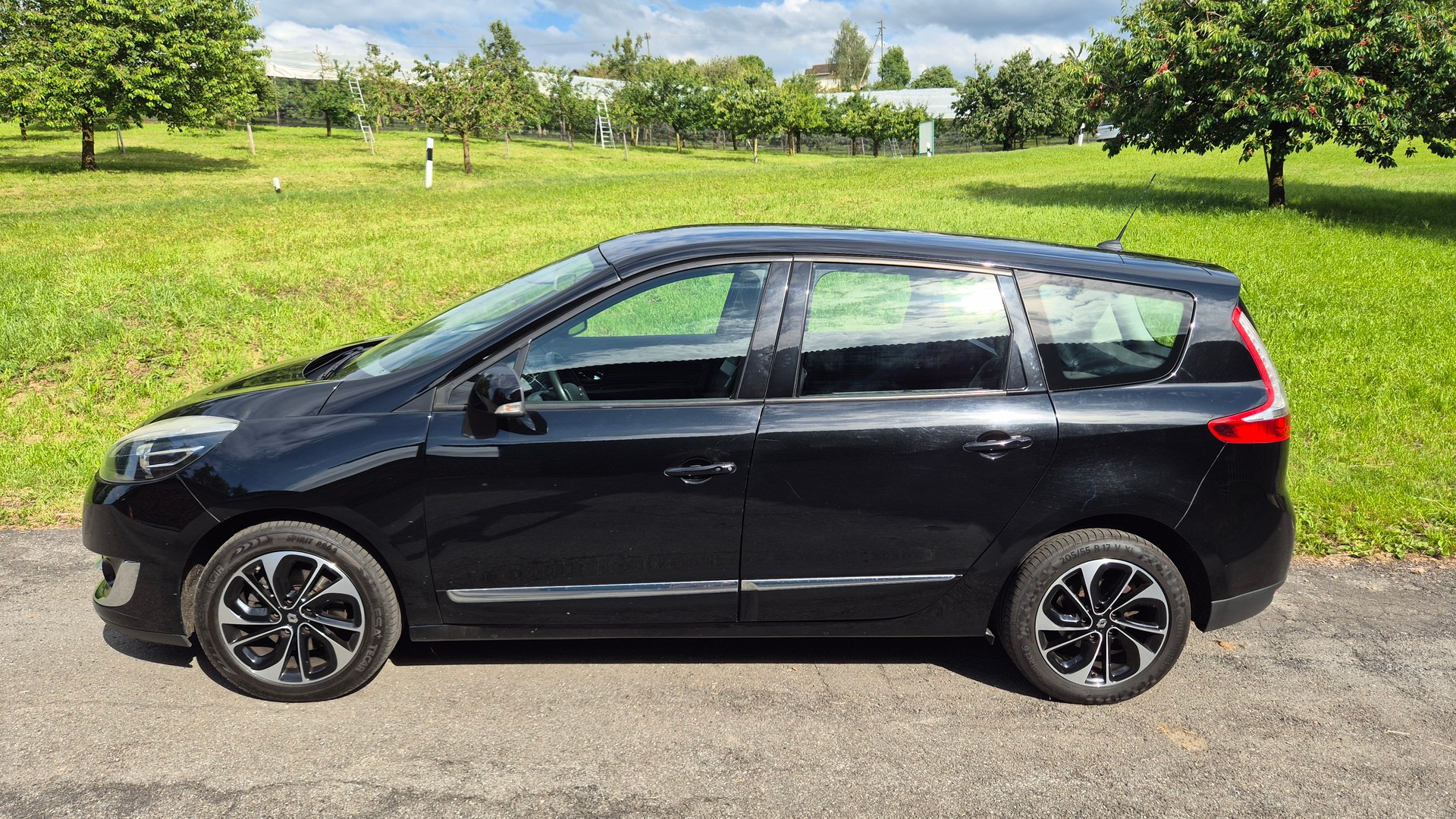 RENAULT Grand Scénic 1.5 dCi Bose Edition EDC-image-1