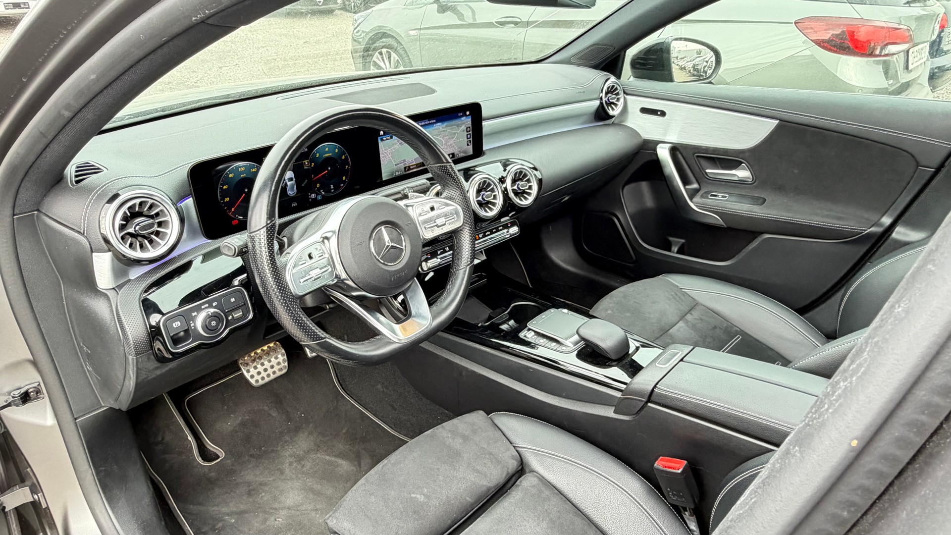 MERCEDES-BENZ A 250 4Matic Progressive 7G-DCT-image-10