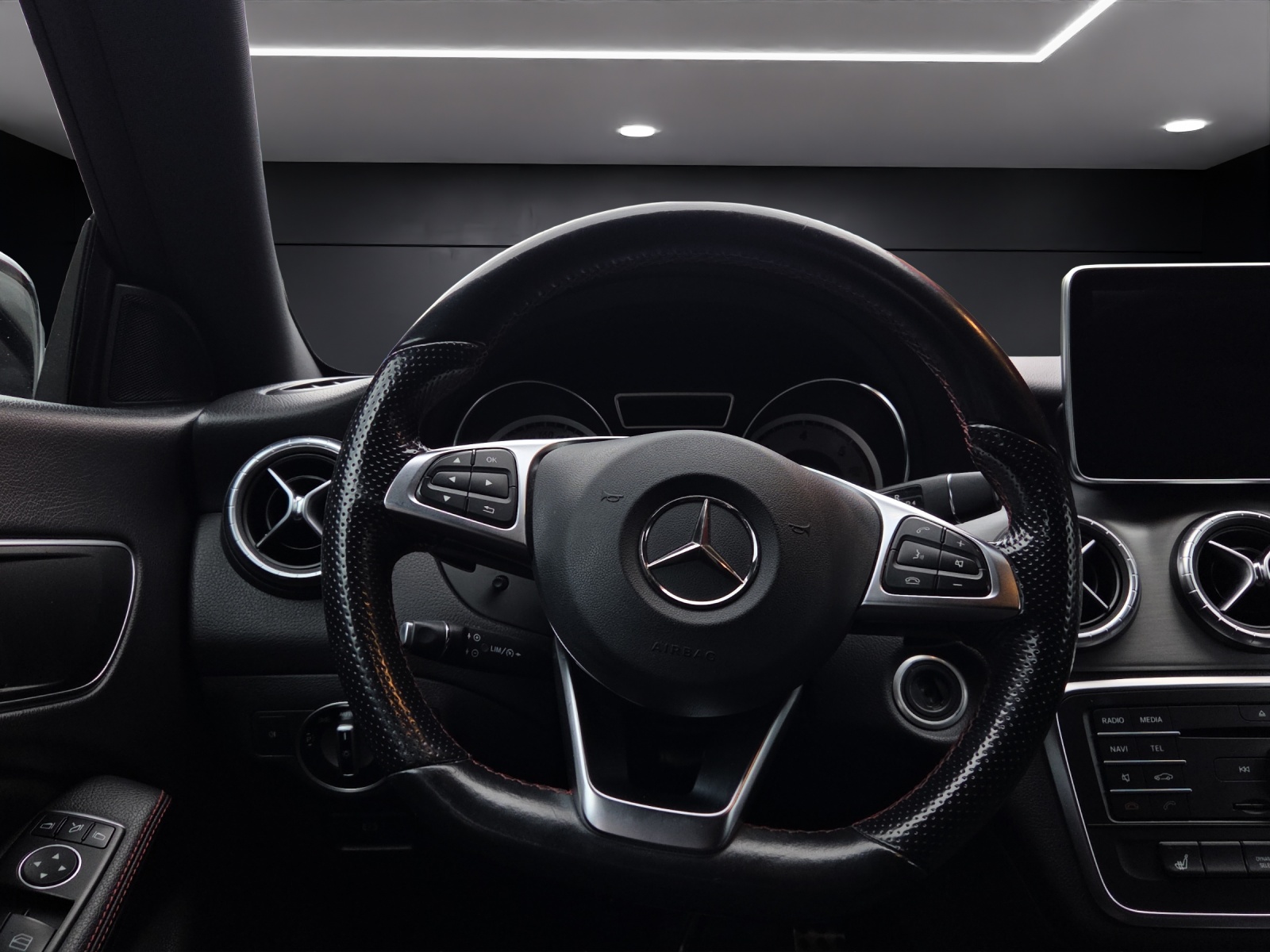 MERCEDES-BENZ CLA 220 CDI AMG Line 4Mat-image-10