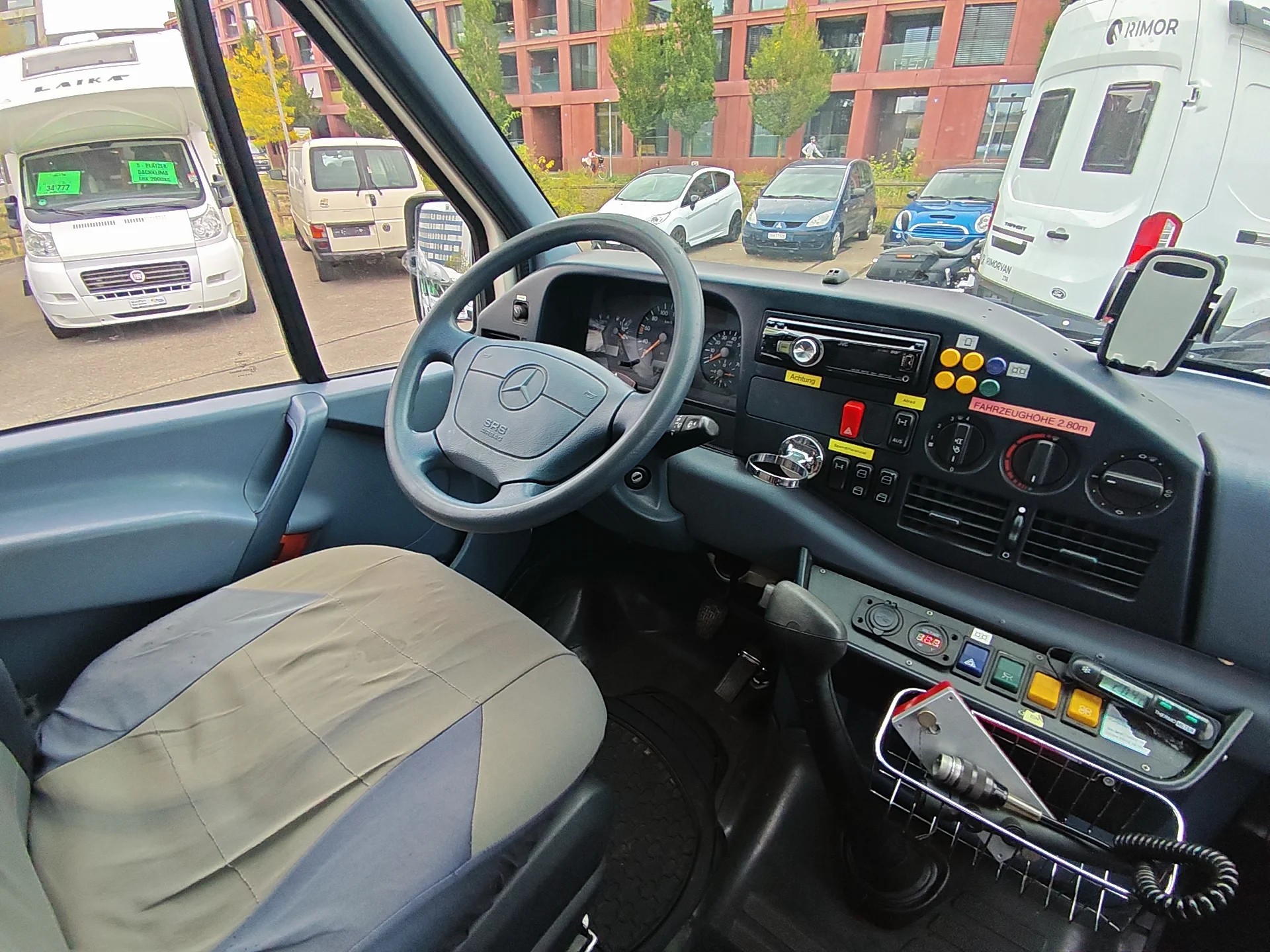 MERCEDES-BENZ 4x4 314 CDI ***Kult-Kombination: Sprinter + 4x4 + unter 6m + Camper +Autark***-image-12