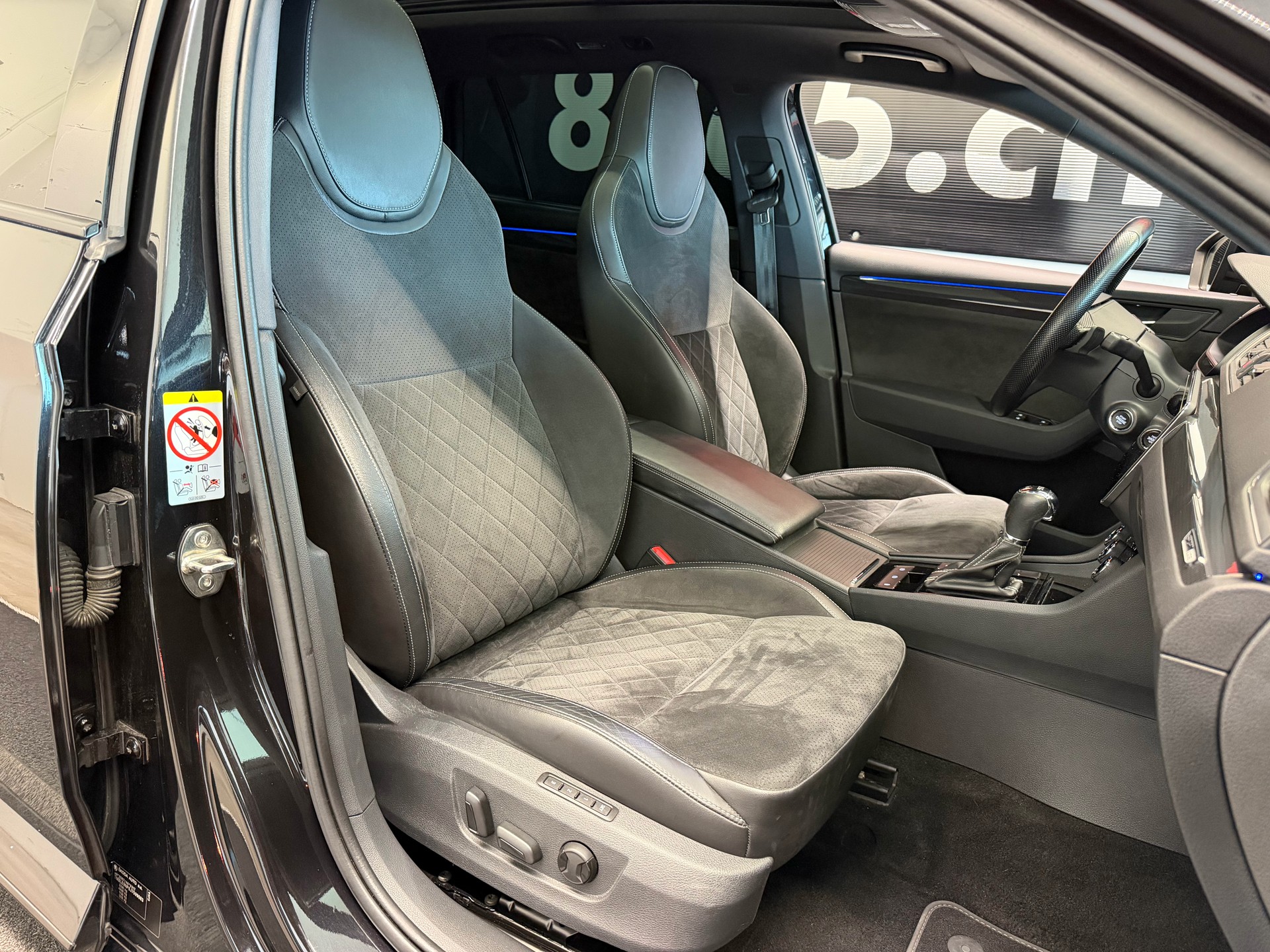 SKODA Superb Combi 2.0 TSI SportLine+ DSG 4x4-image-25
