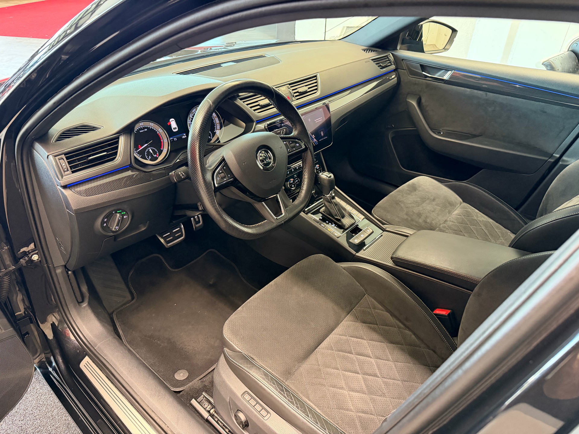 SKODA Superb Combi 2.0 TSI SportLine+ DSG 4x4-image-17